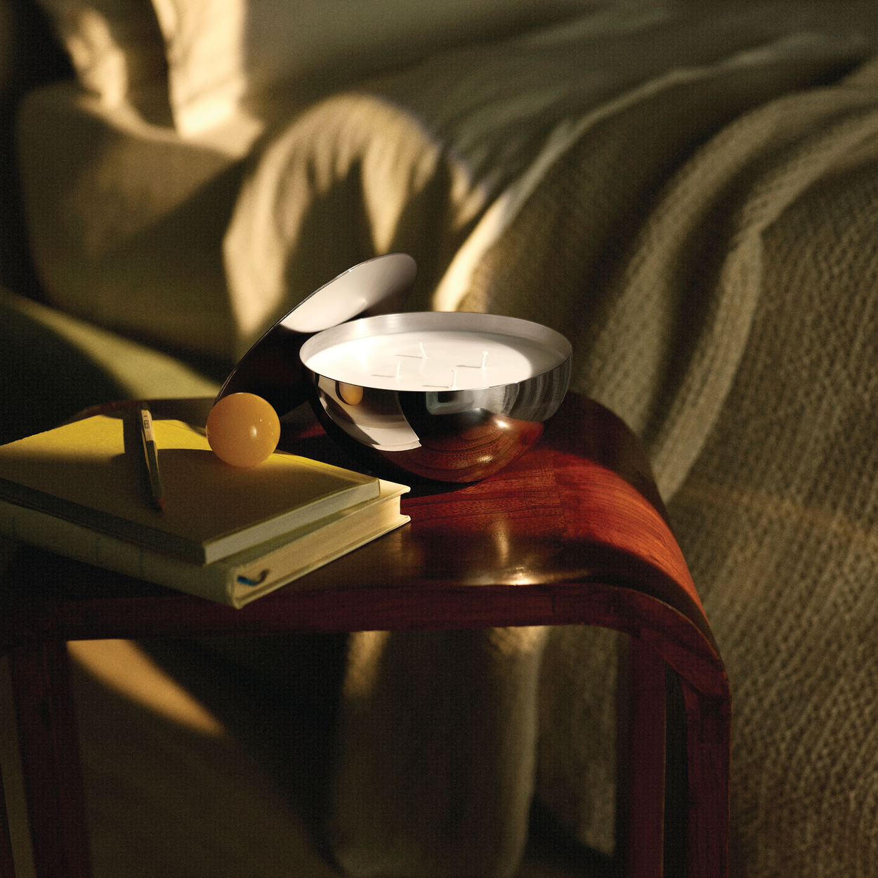 Duftwachs für die Kerze ROCC - CLAY mit Noten von scharfem Zedernholz, Petrichor und Pfeffer