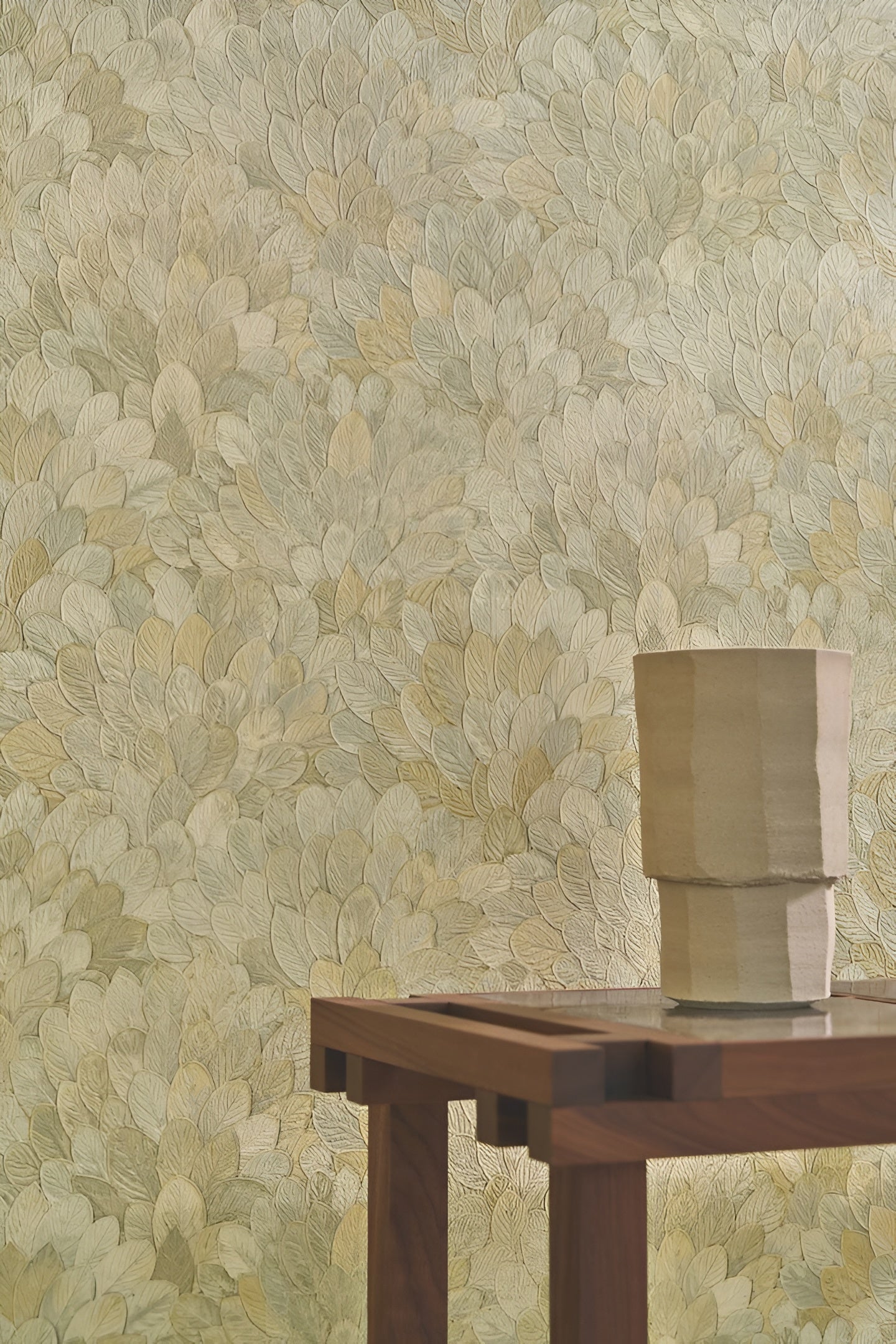 Structural vinyl wallpaper with a plant motif FEIJOA - GRÈGE gray-beige