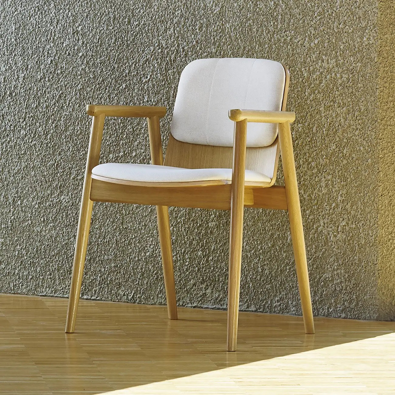Chair with armrests prop B-4395 Upholstered