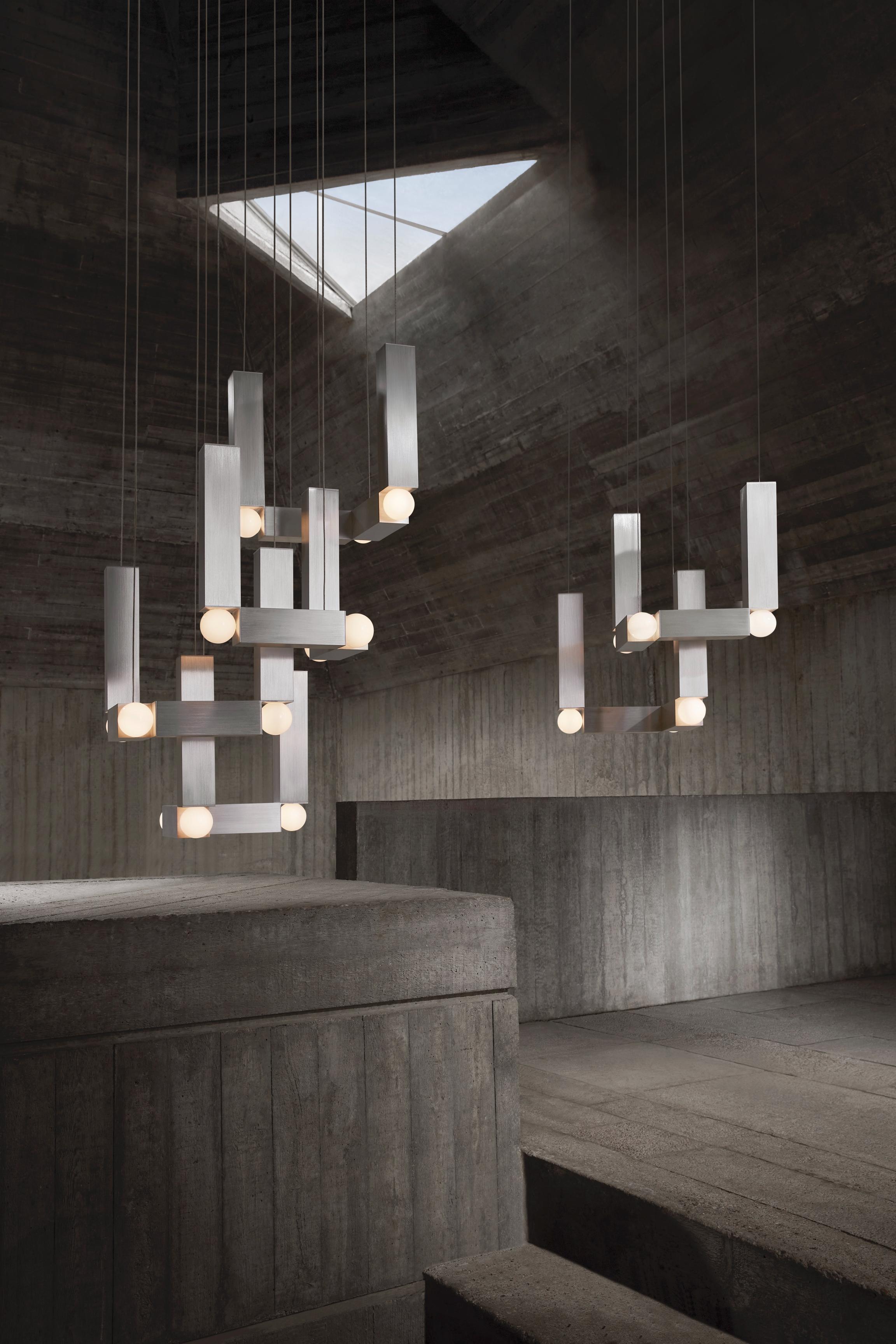 Pendelleuchte VESPER QUATTRO mit opalisiertem Schirm und silbernem Finish