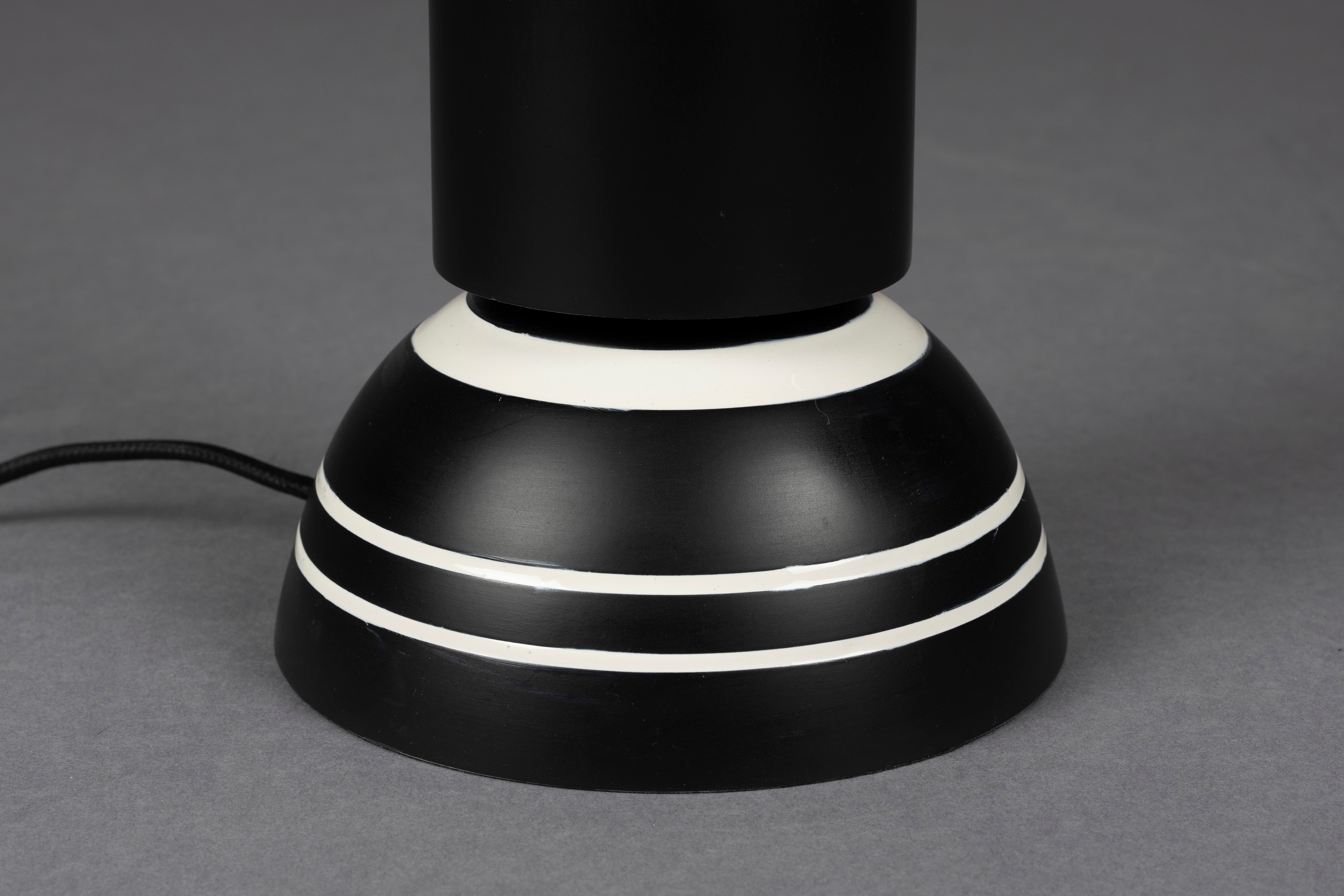 Tischlampe VIRGIL schwarz mit weißer Ausführung