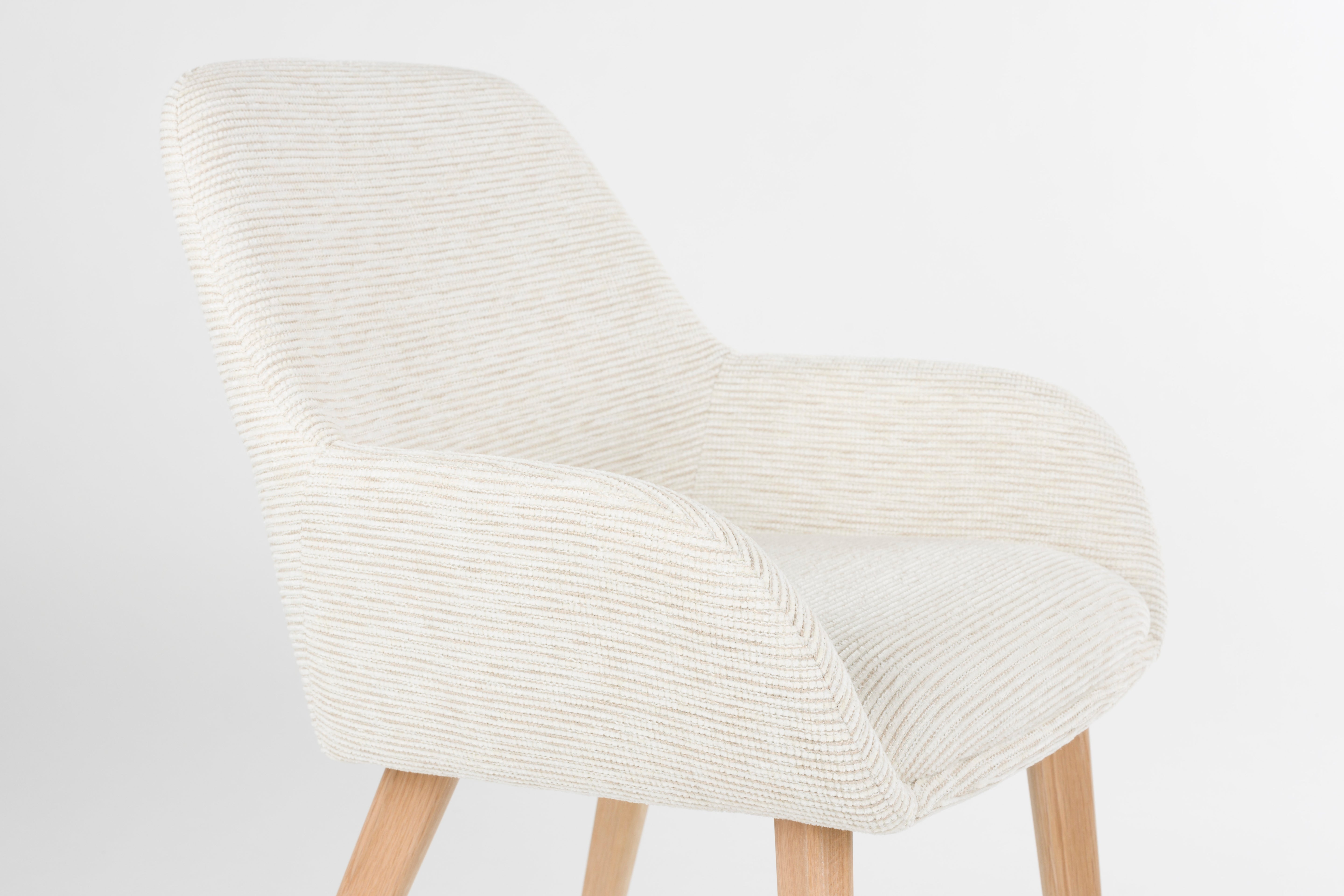 LOUA chair white with wooden base