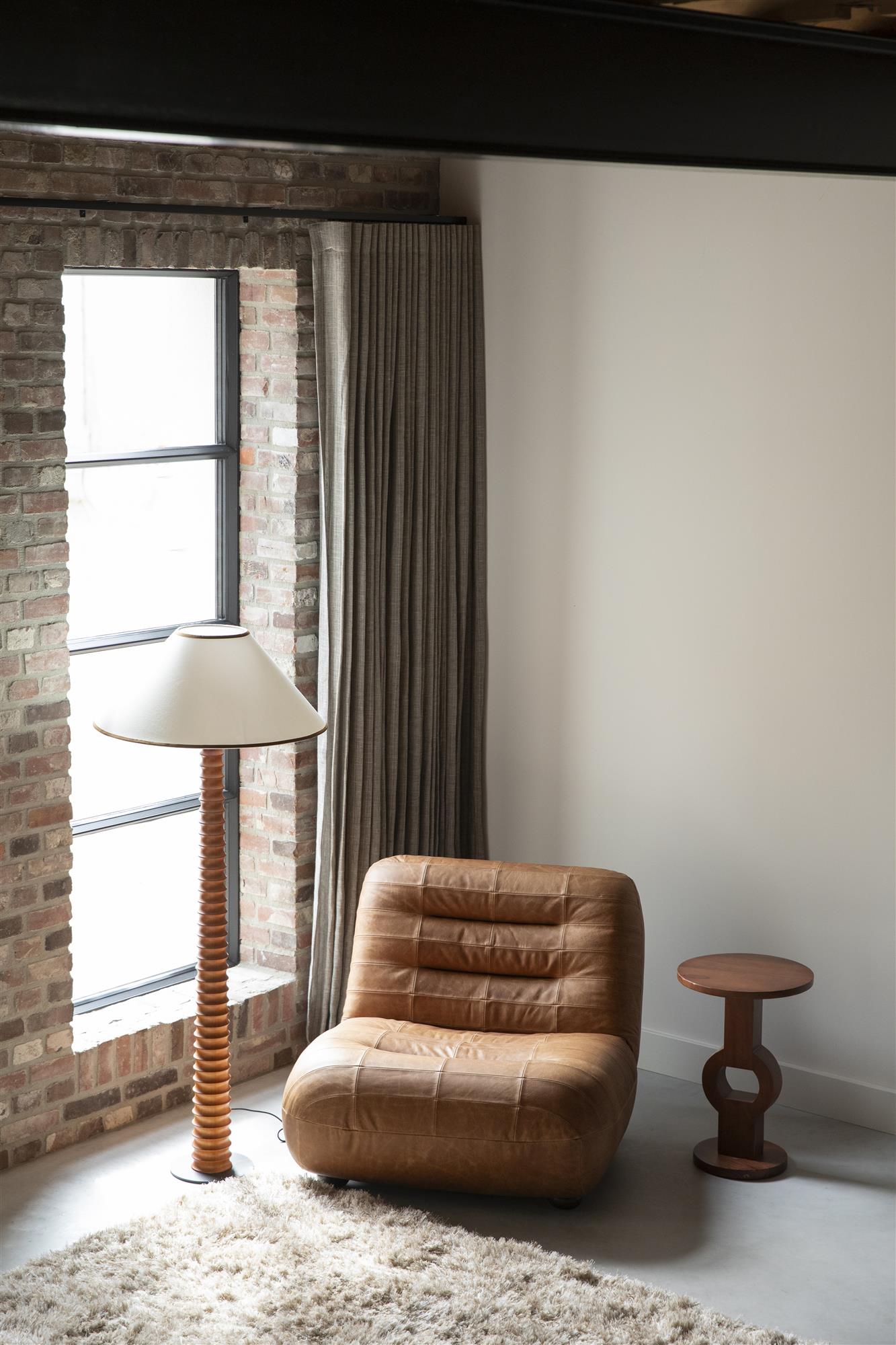 HORACE floor lamp in oak wood with a cotton shade