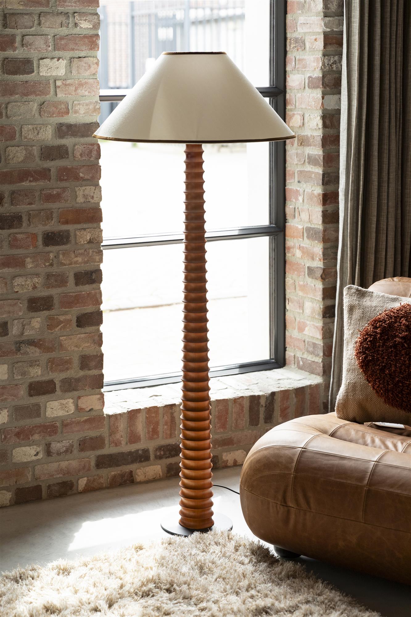 HORACE floor lamp in oak wood with a cotton shade