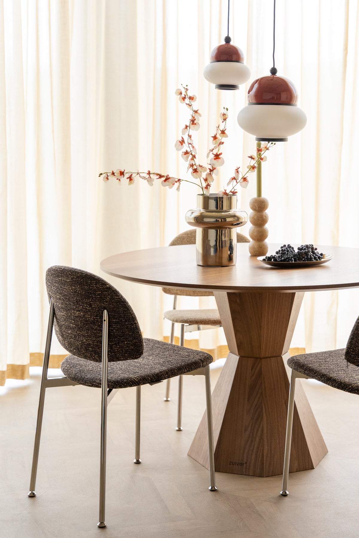Runder Tisch LOTUS Nussbaumfurnier