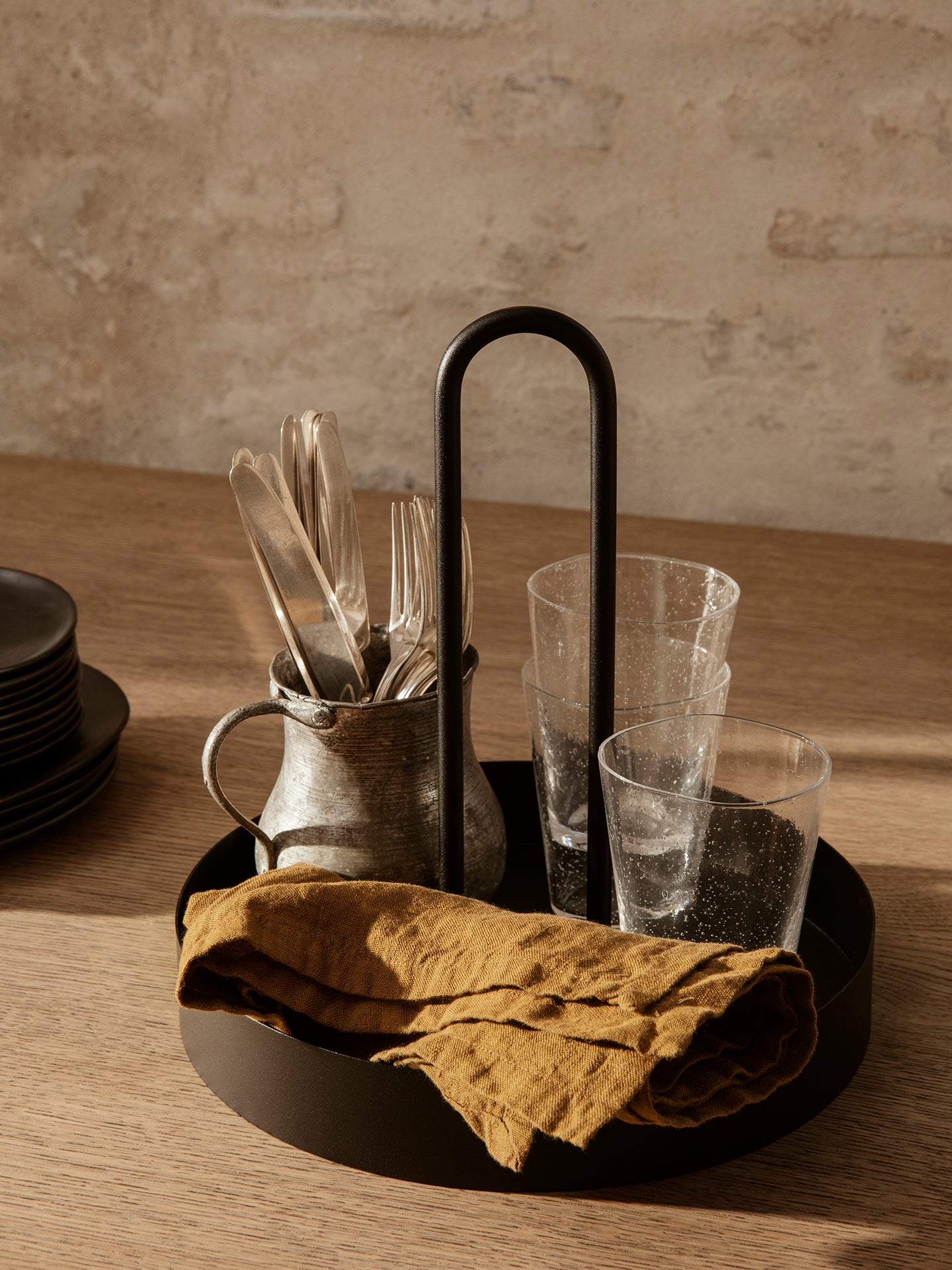 GRIB TRAY black tray with handle