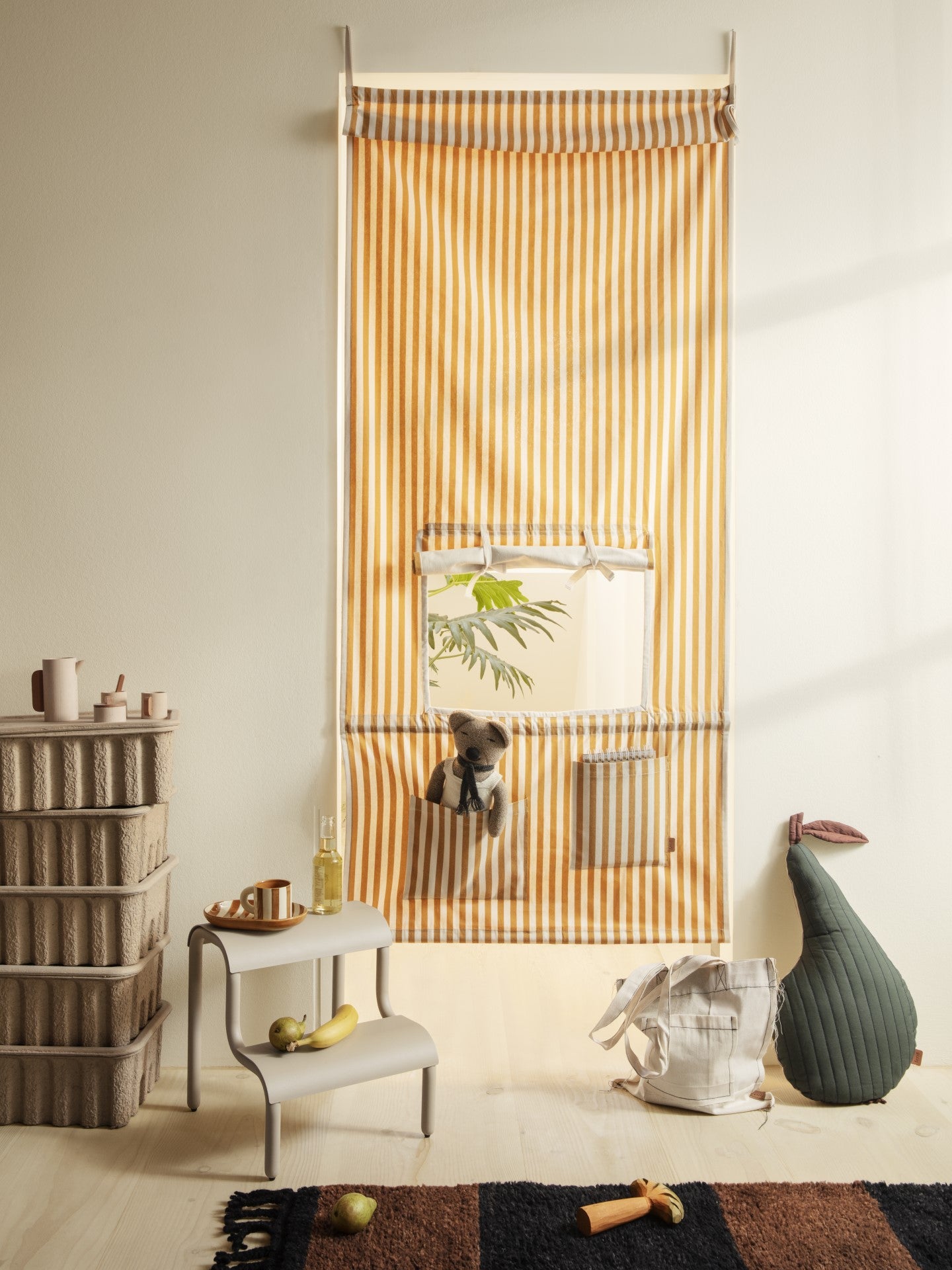 UP STEP Hocker beige