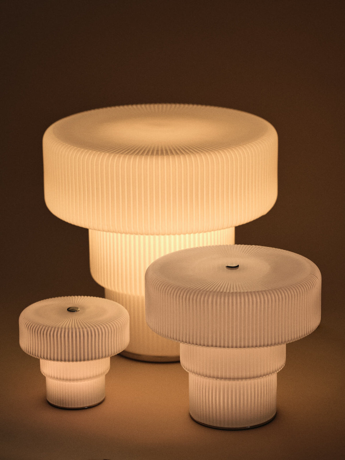 Lampa stołowa RIPPLE biały – ujęcie 3