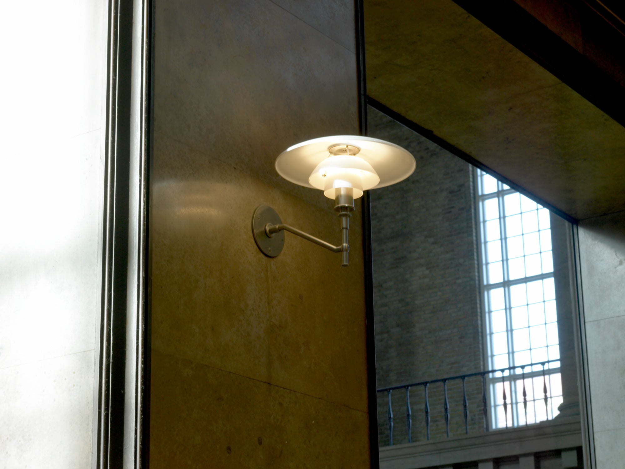 Lampa ścienna PH 3/2 biały z chromowaną podstawą