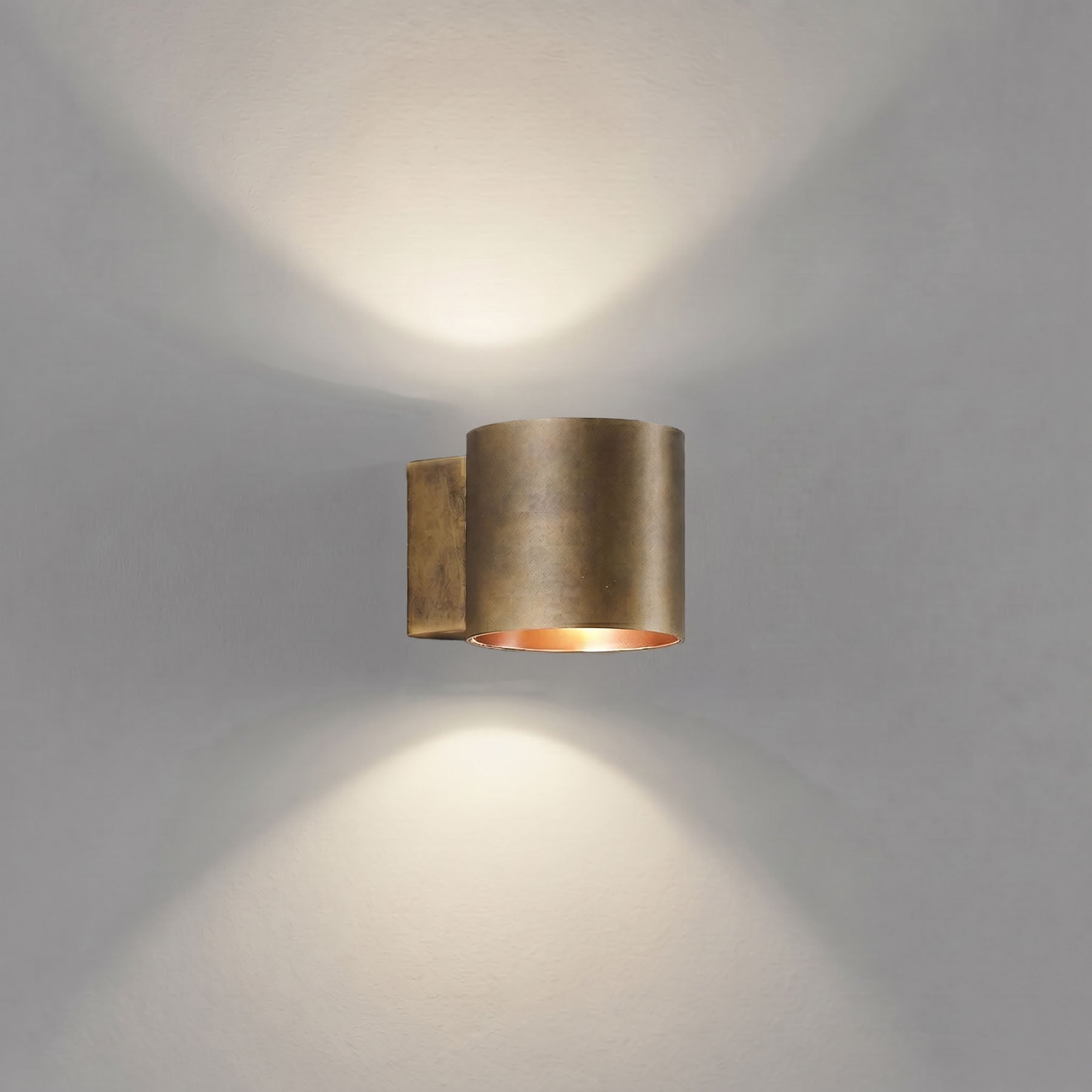 Lampa ścienna TUBE przecierany mosiądz