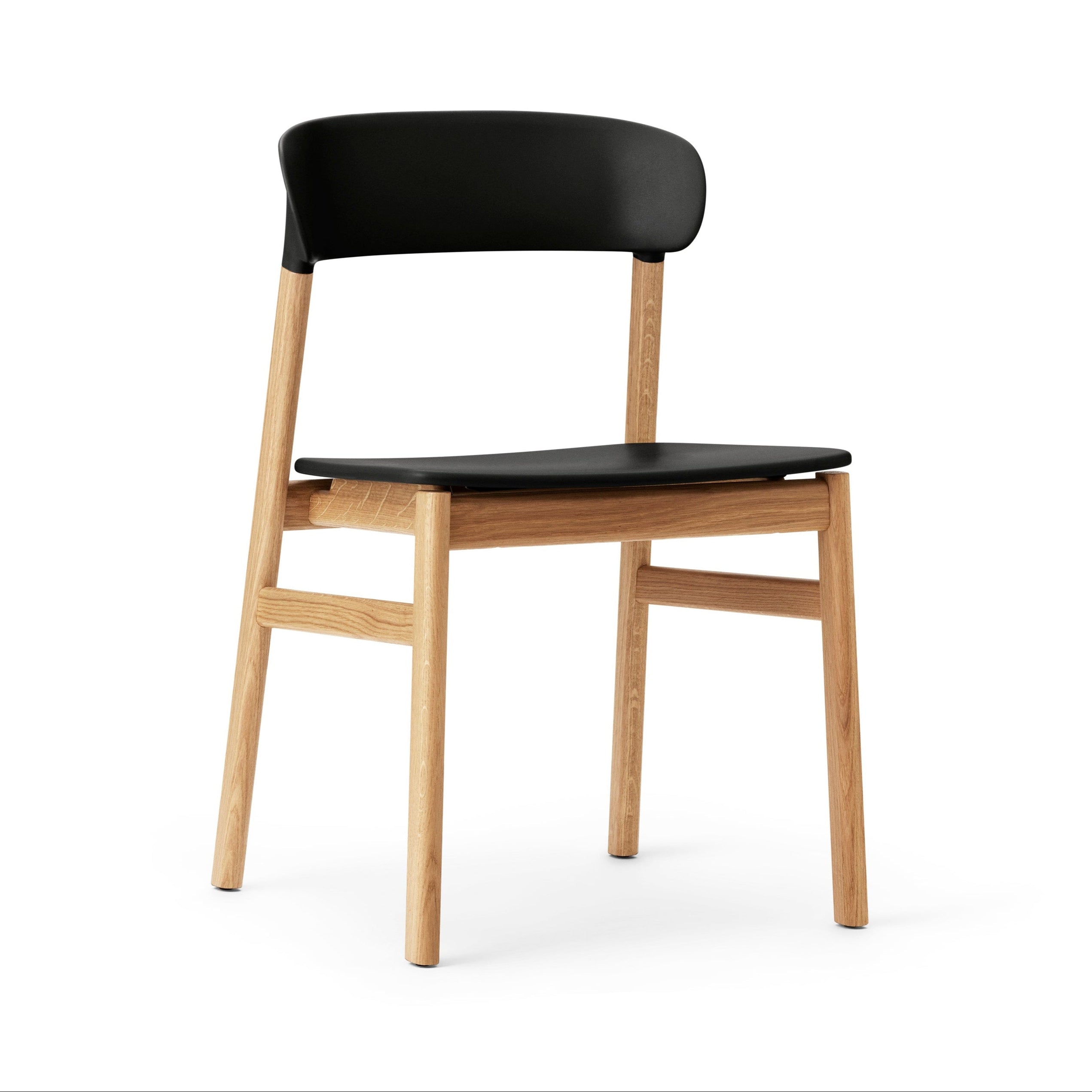 Herit black chair with a natural oak base