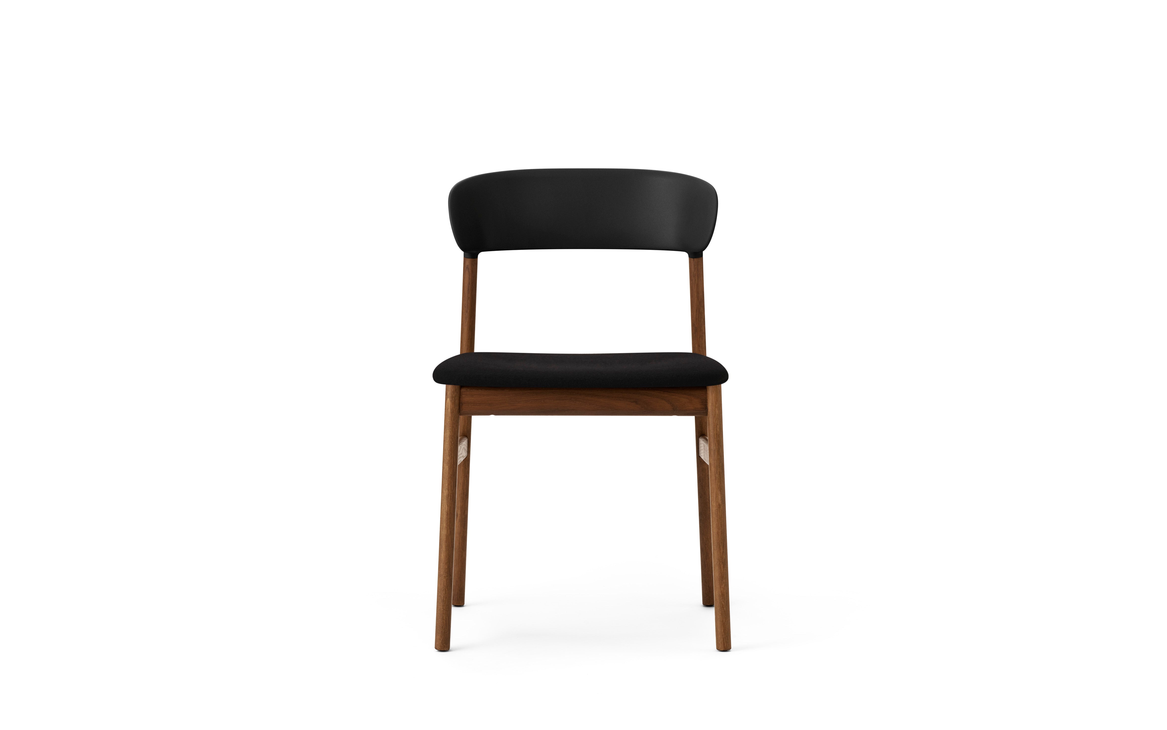 Herit upholstered chair with a dark oak base