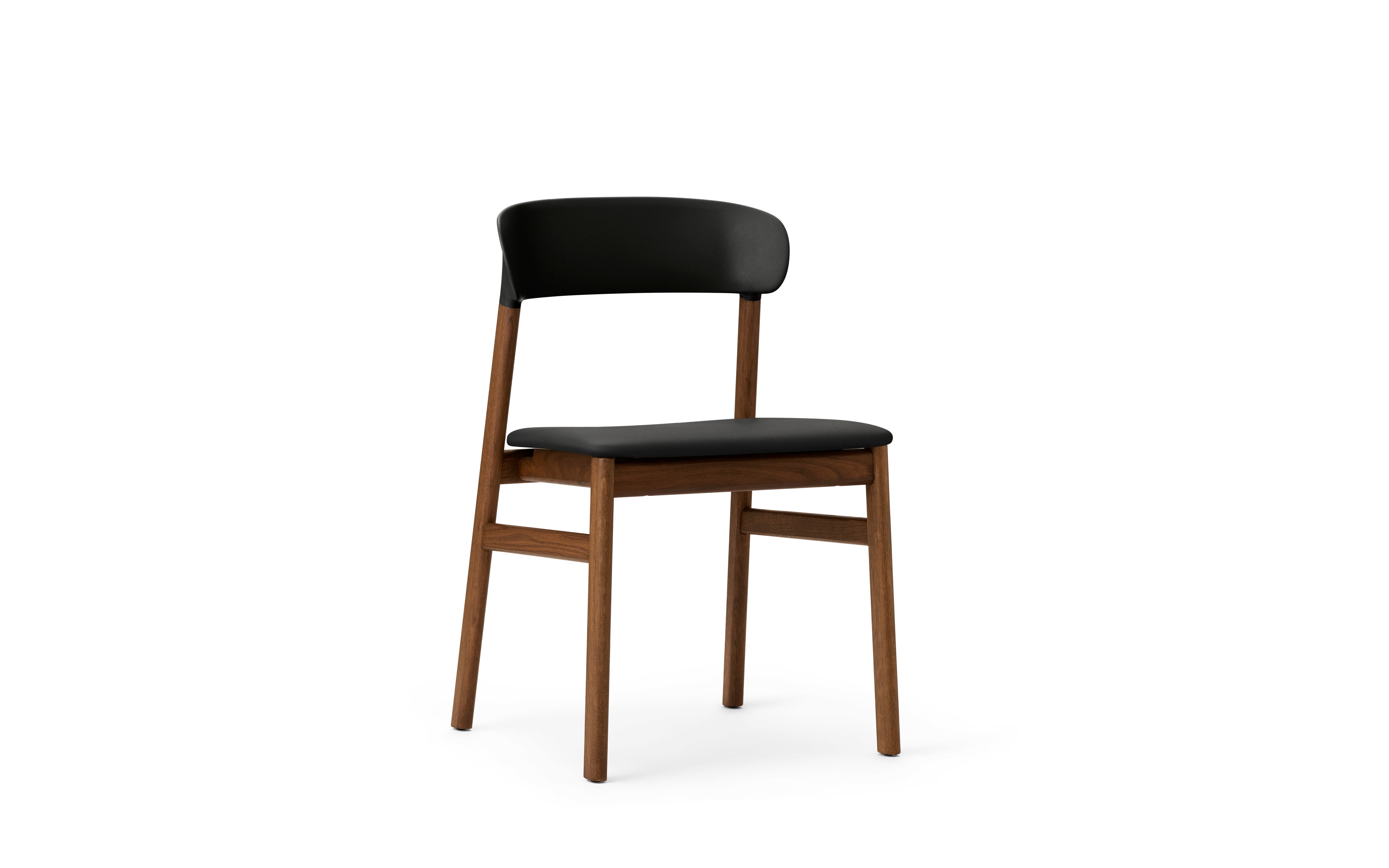 Herit upholstered chair with a dark oak base