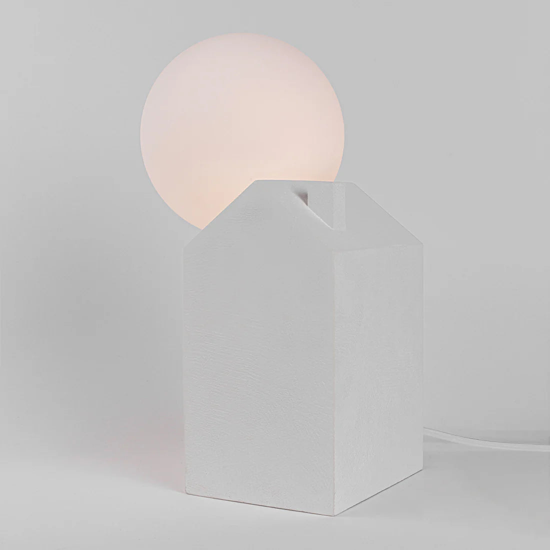 Traumartige Tischlampe weißer Beton