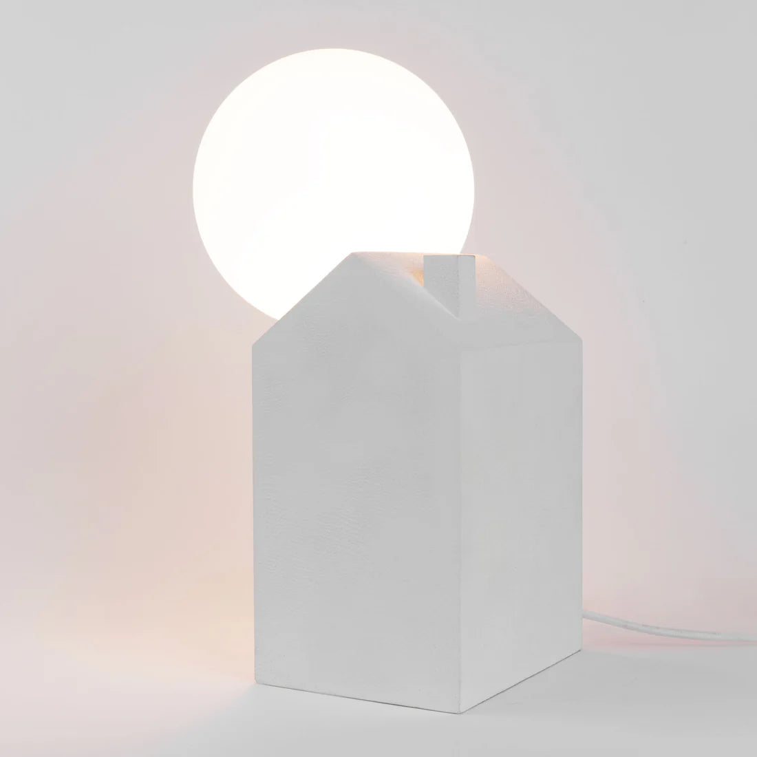 Traumartige Tischlampe weißer Beton