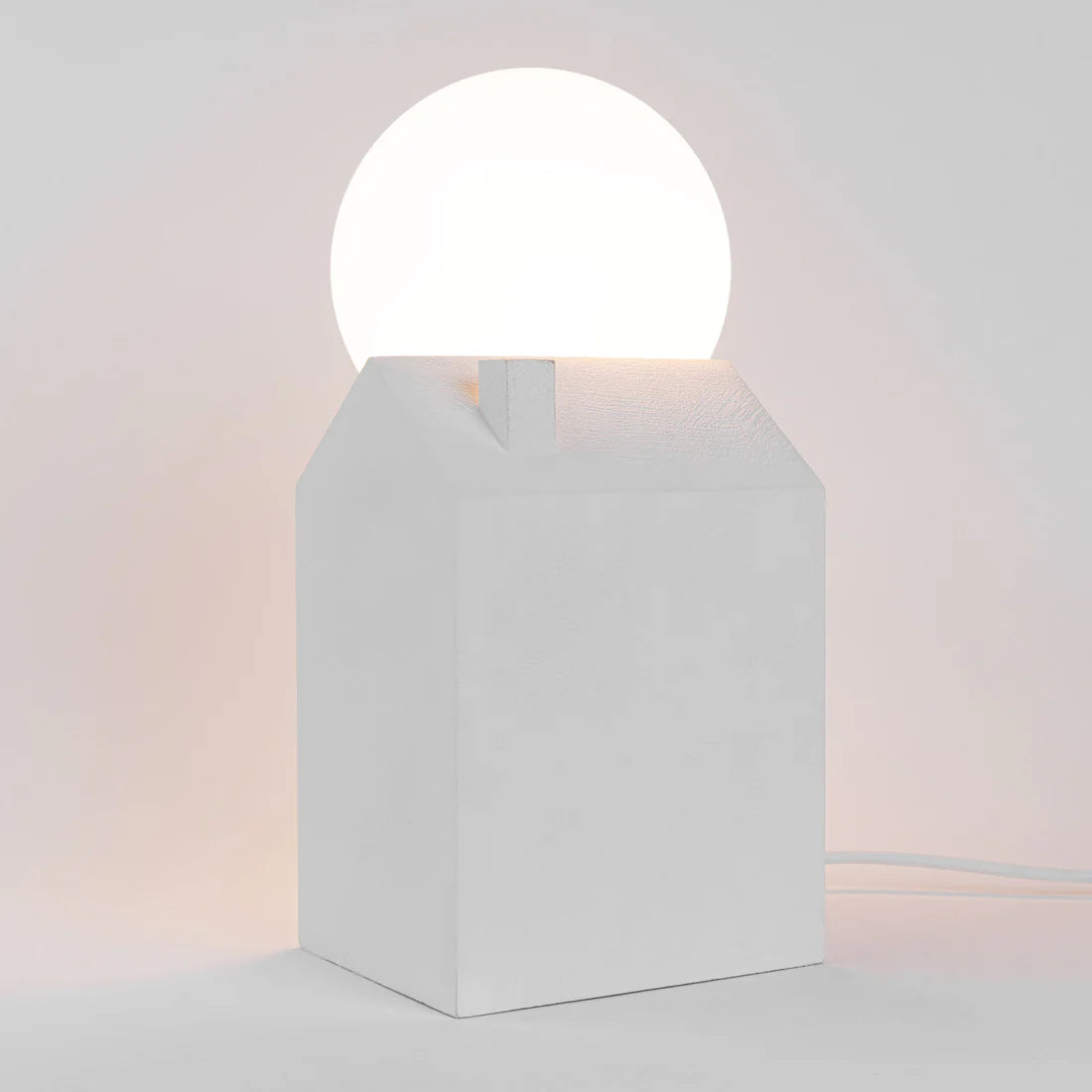 Traumartige Tischlampe weißer Beton