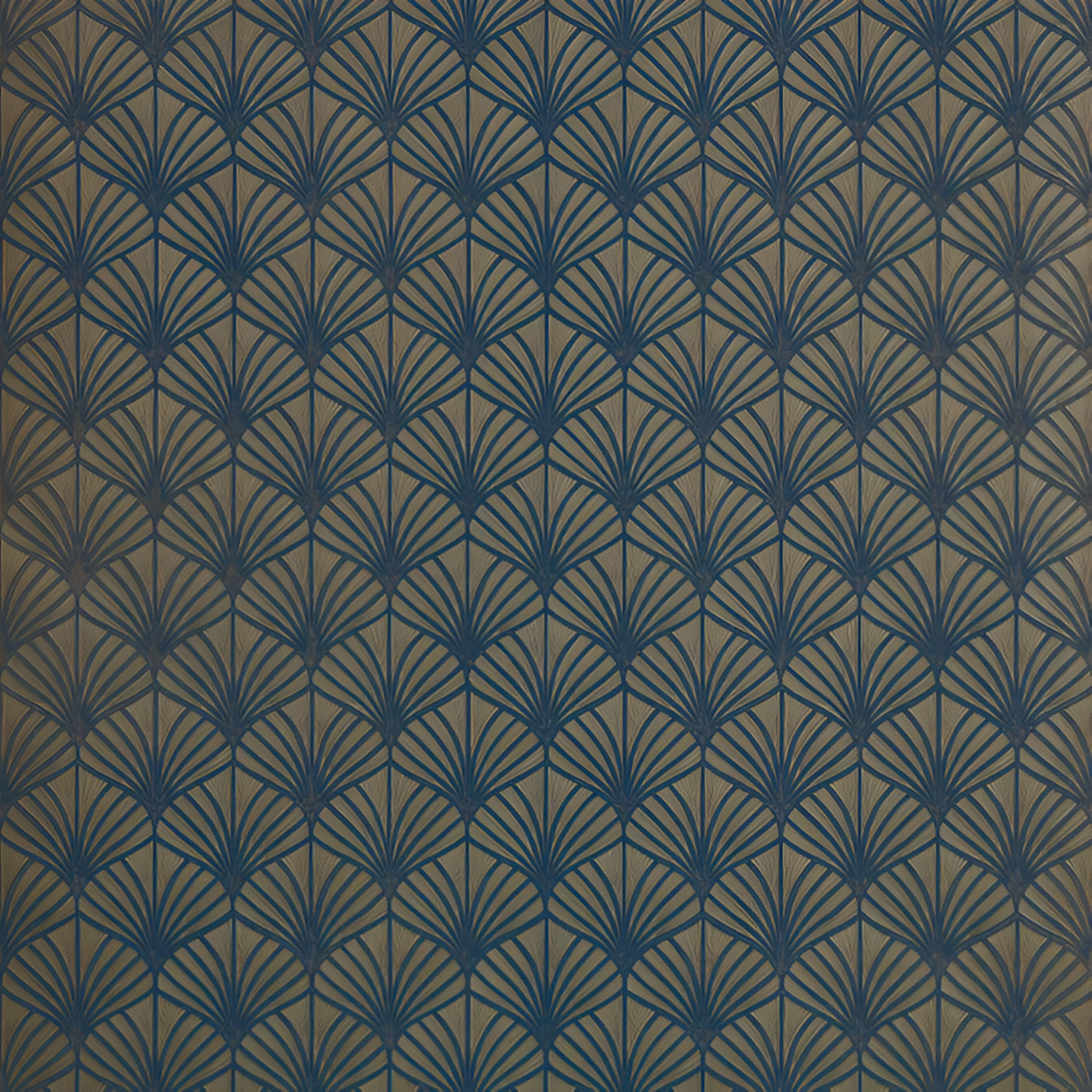 Strukturierte metallische Tapete mit pflanzlichem Motiv von NEREIDES - BLEU ROI/DORÉ in Marineblau mit Gold