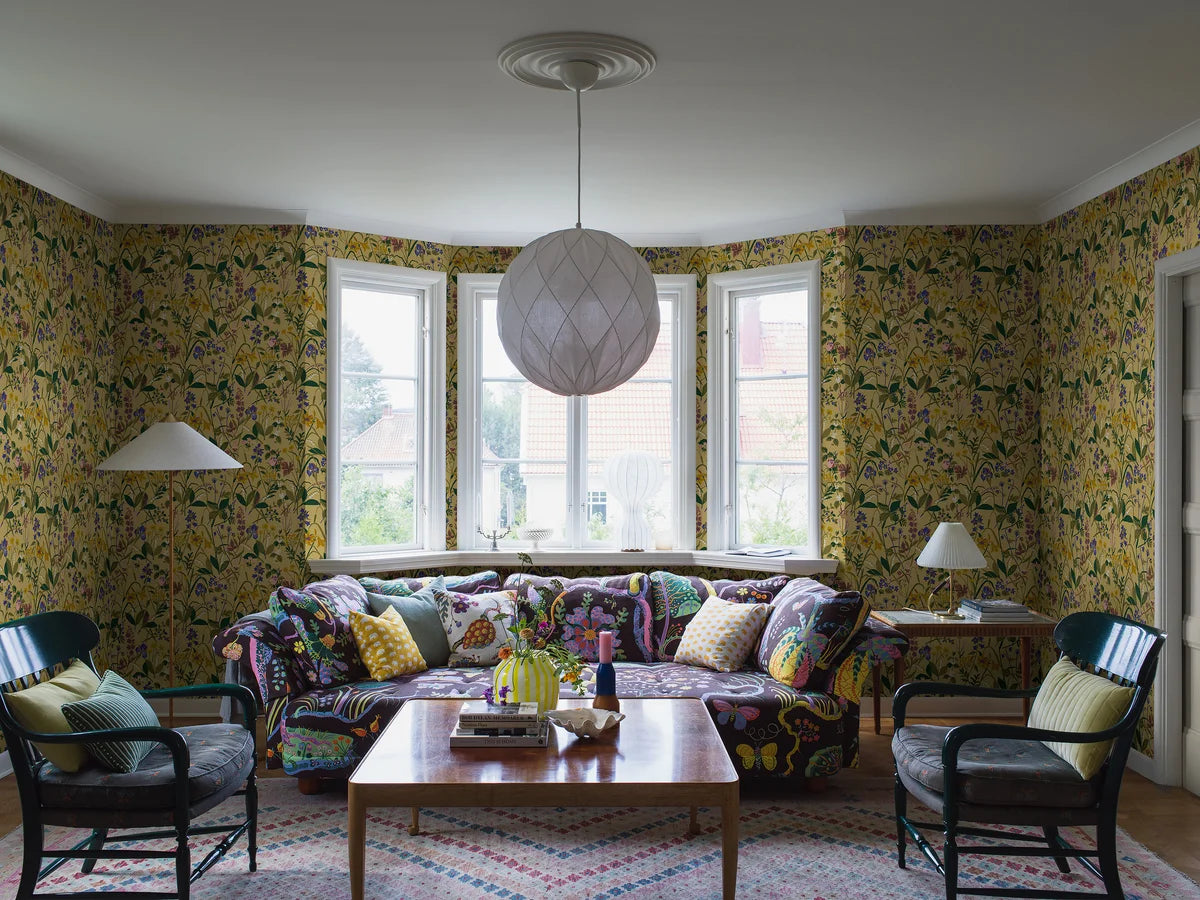 Tapete mit floralem Blumenmuster ROS OCH LILJA gelb