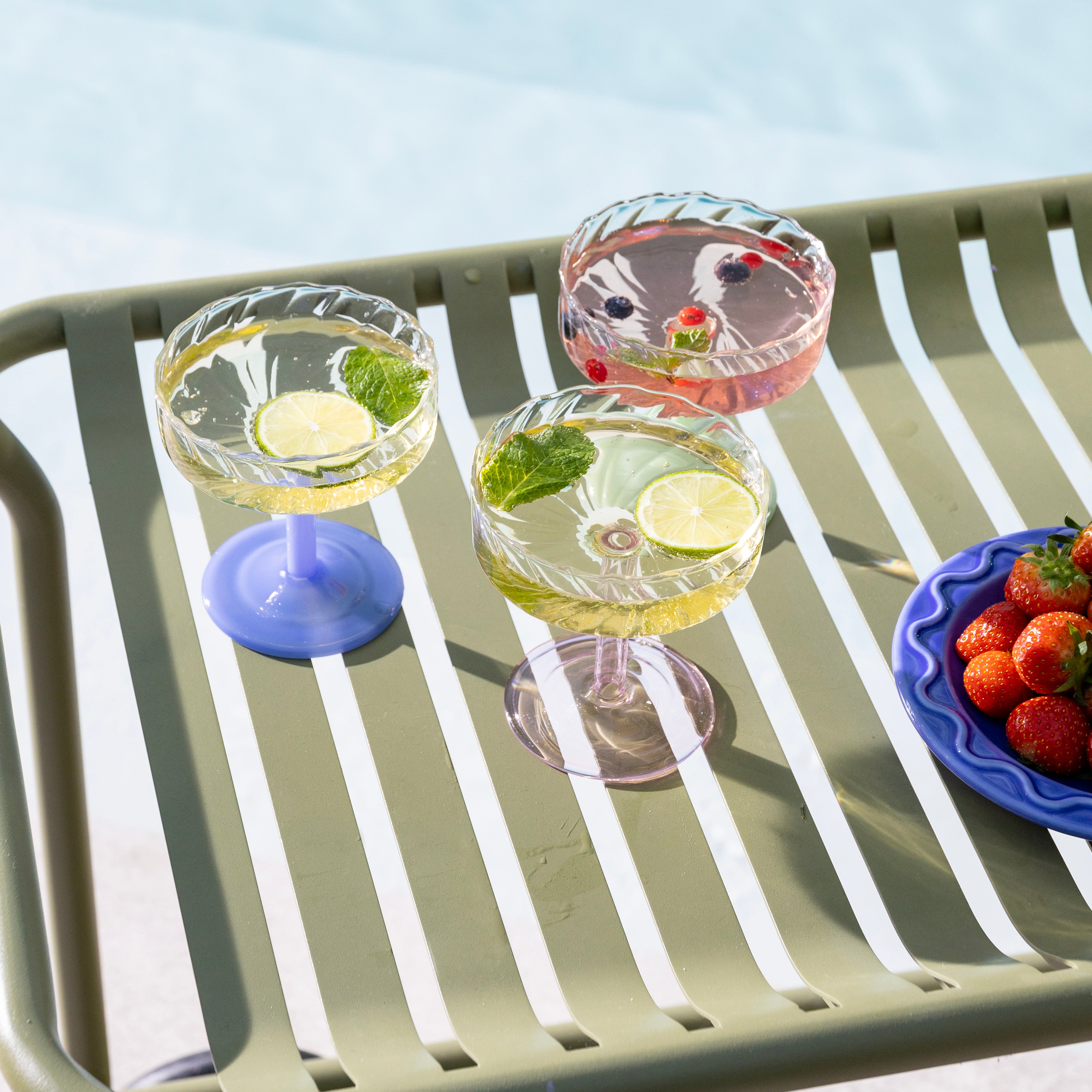 Set aus blauen Glaskelchen TWIRL