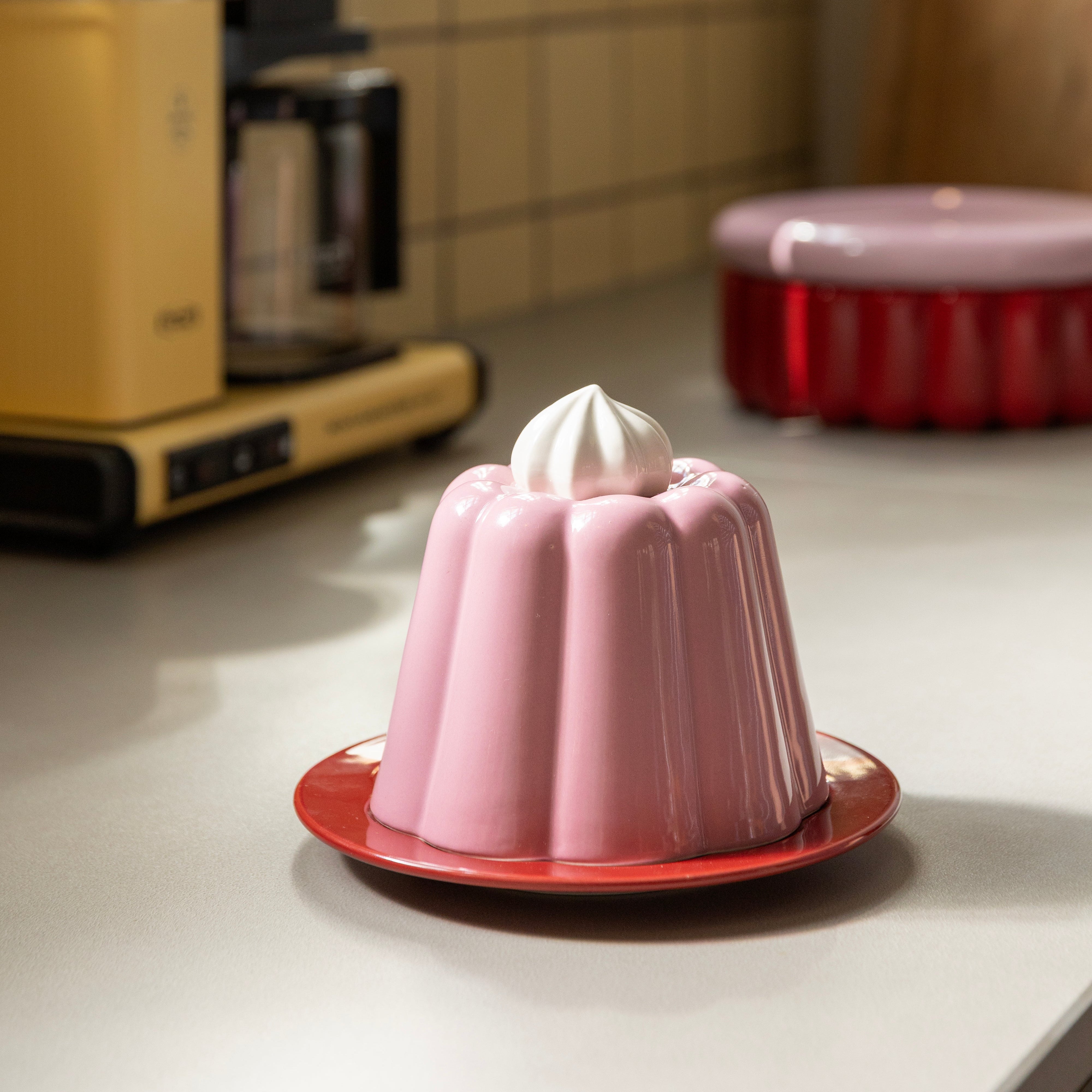 Pink PUDDING plate with lid in red and white