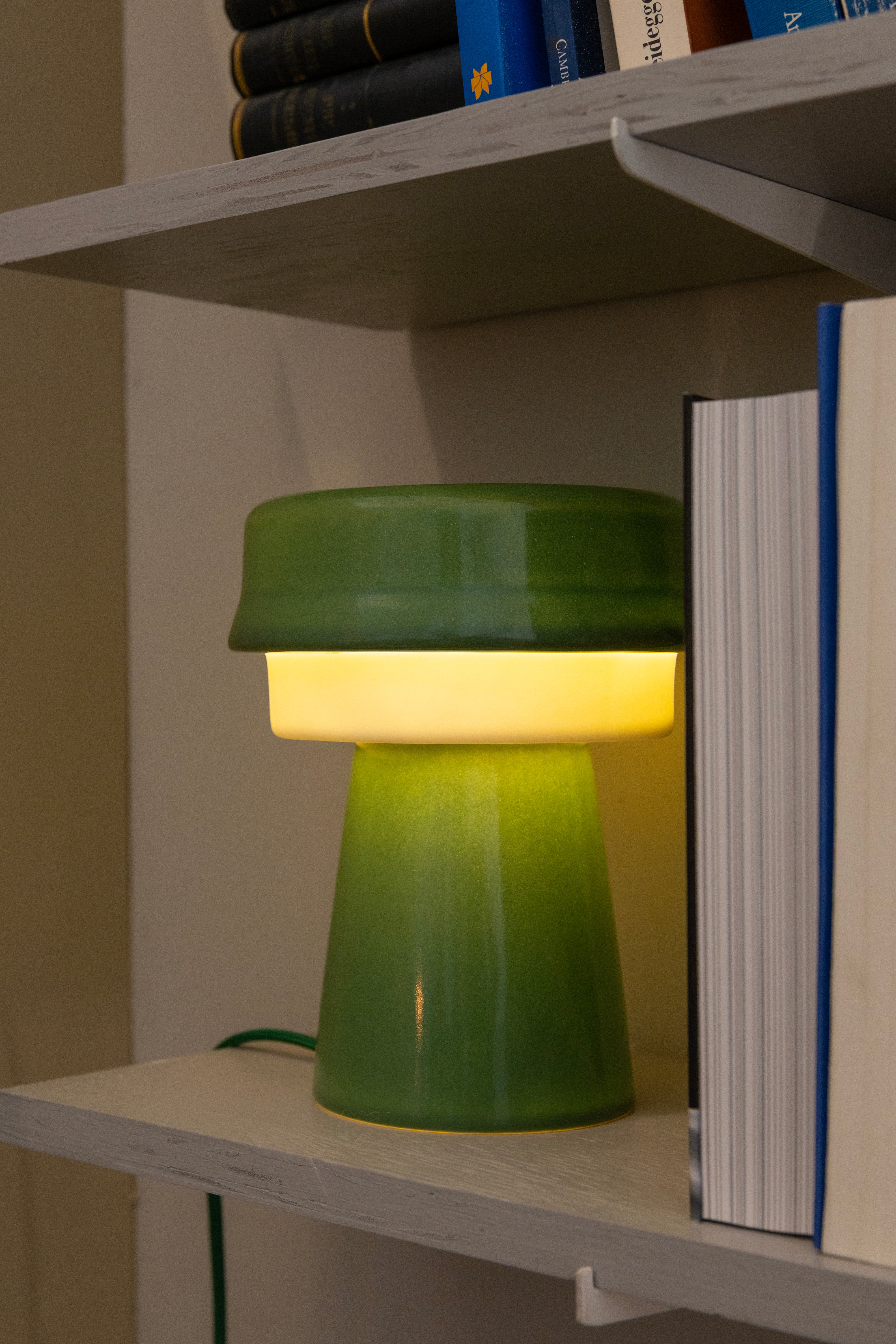Tischlampe HAT grün mit Weiß