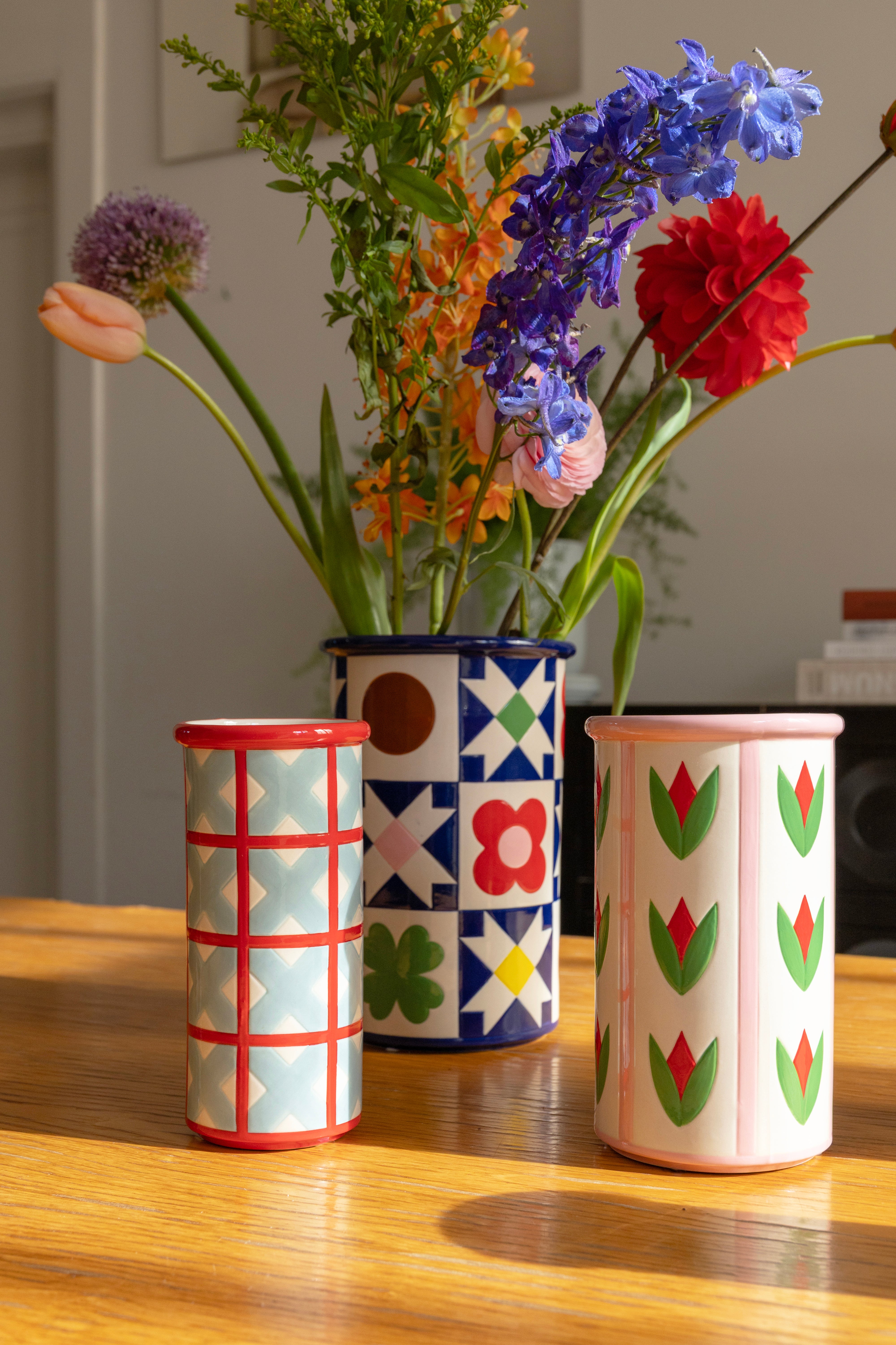 PATCH CROSS vase blue with white and red