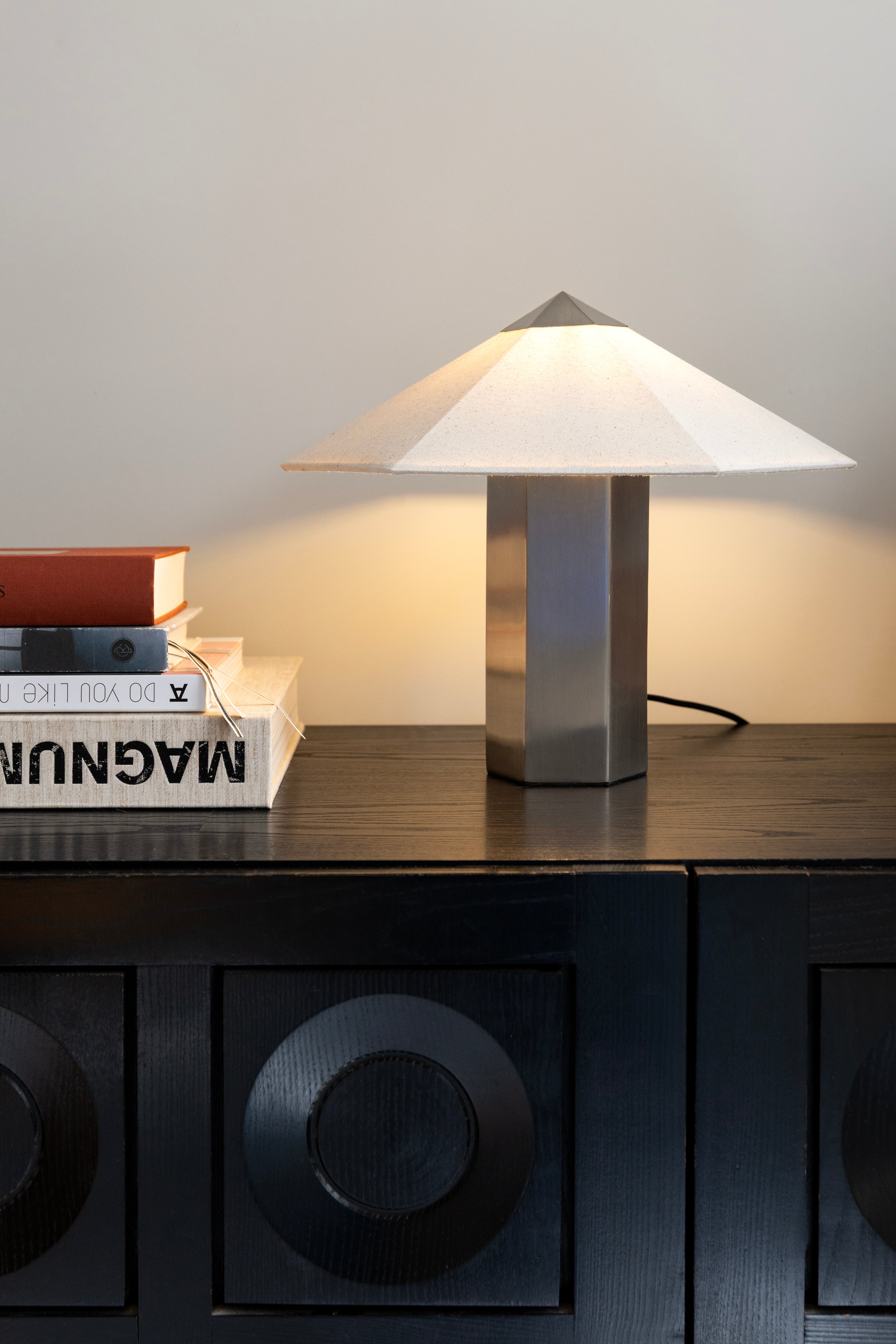 Tischlampe PHIRA silber mit Leinen-Schirm