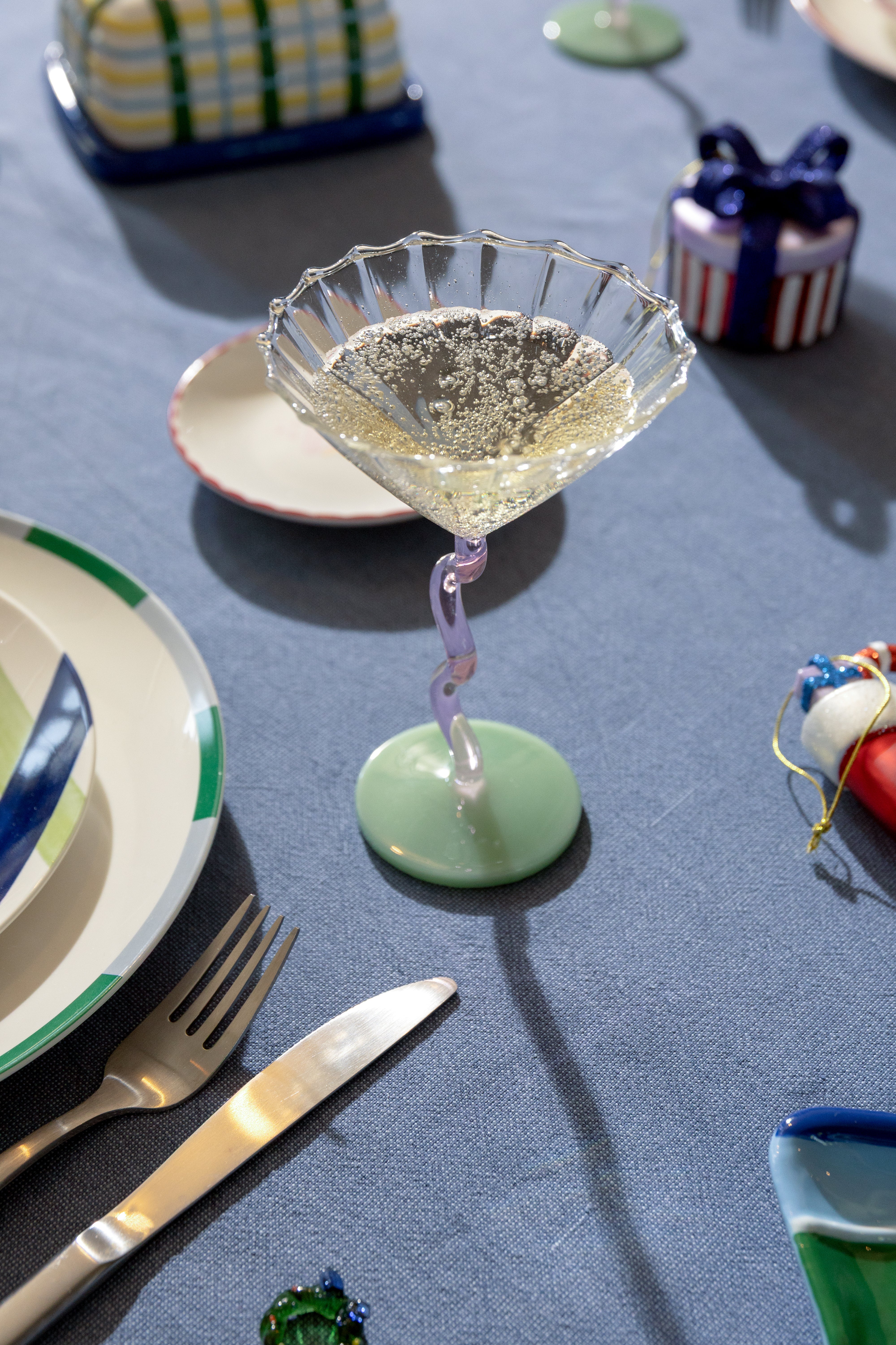 Set aus Glasbechern CURVE rosa mit grün