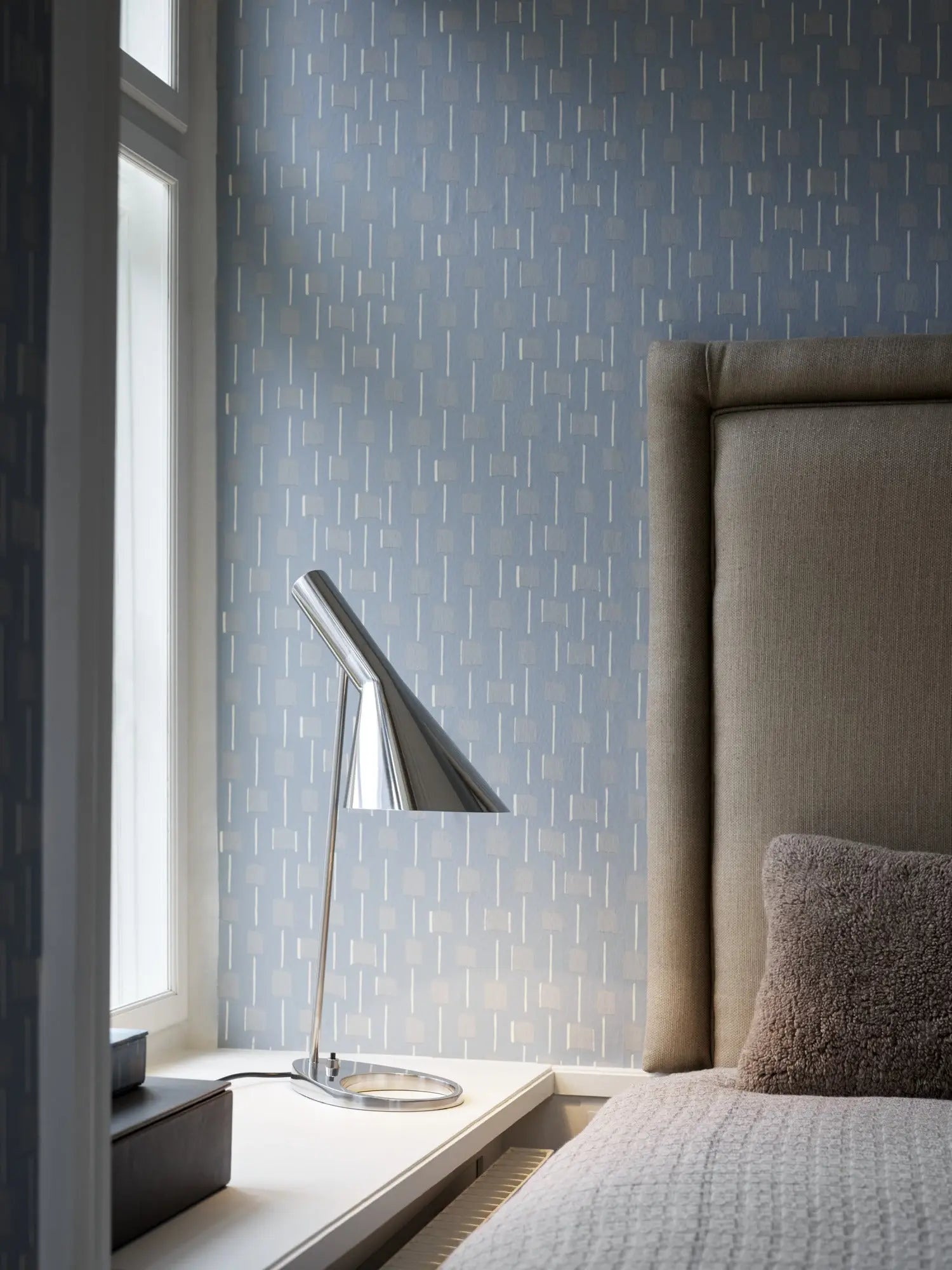 Lampa stołowa AJ polerowana stal nierdzewna – Louis Poulsen