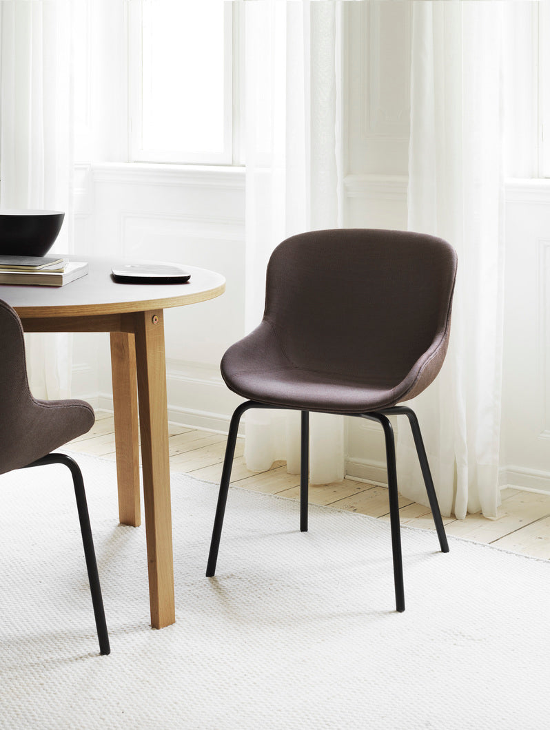 Hyg chair upholstered with a black base