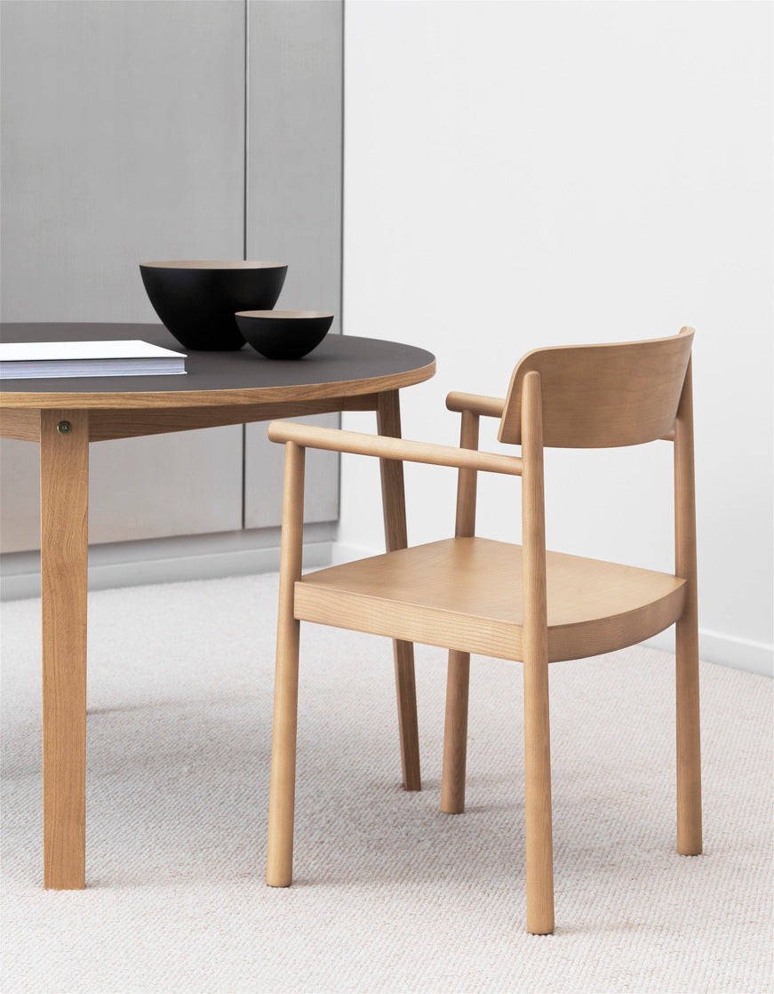 Round table Slice Linoeum oak veneer