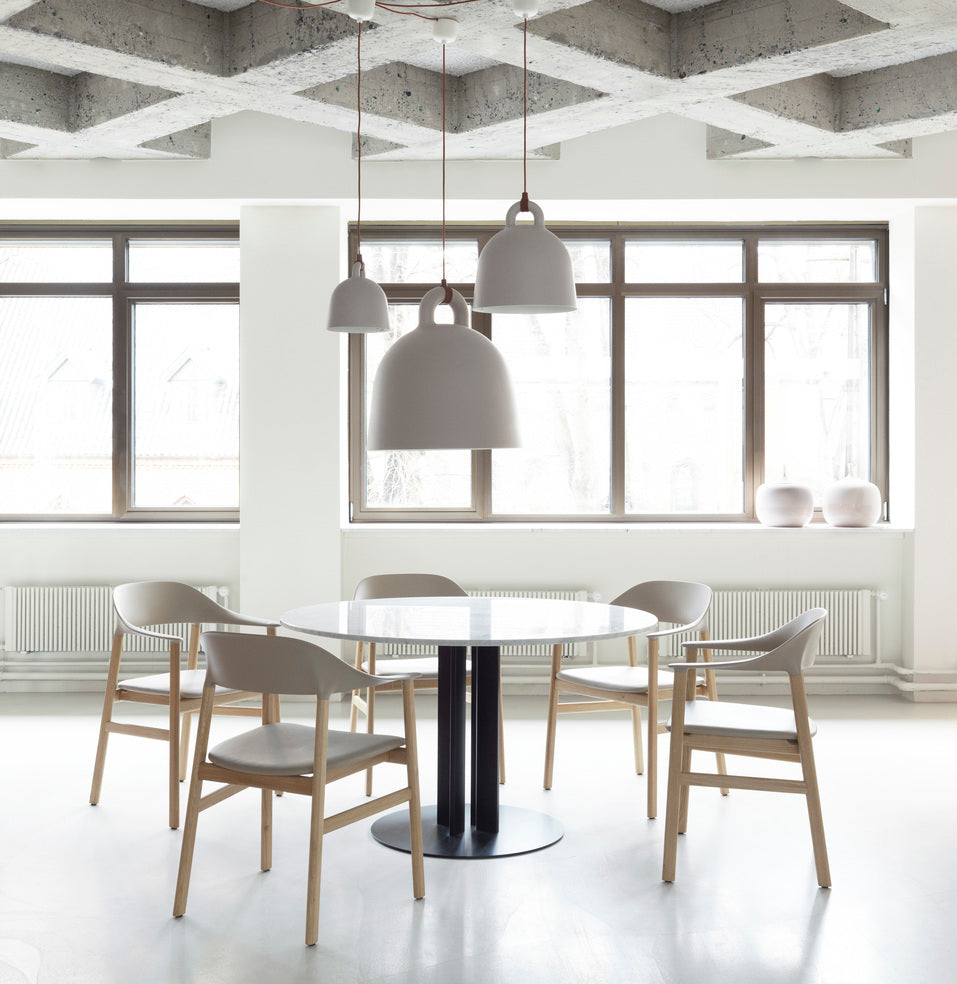 Chair with armrests Herit Gray with a natural oak base