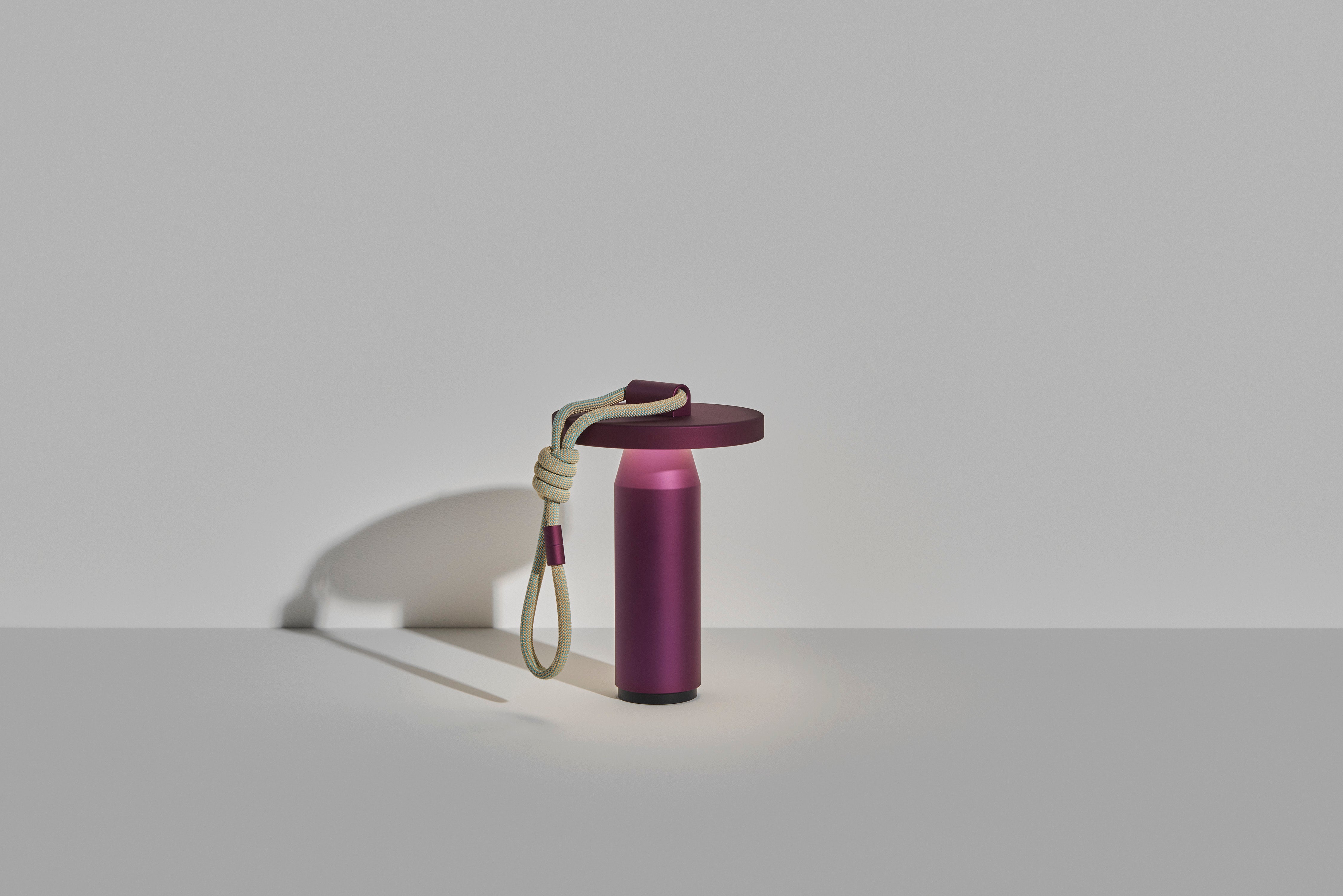 Lampa przenośna QUASAR fioletowy