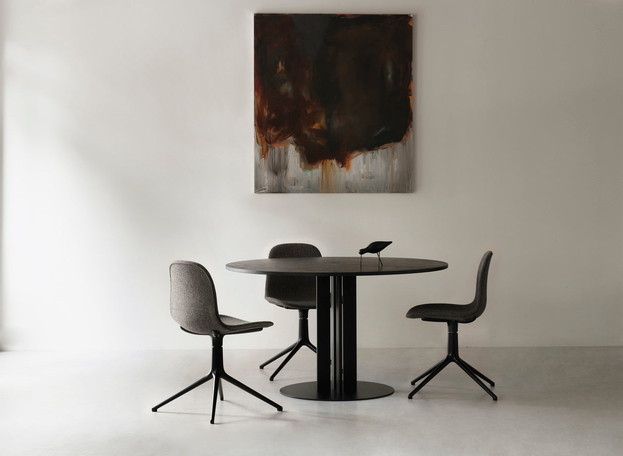 Rundtisch Scala Black Vened Top mit einer schwarzen Basis