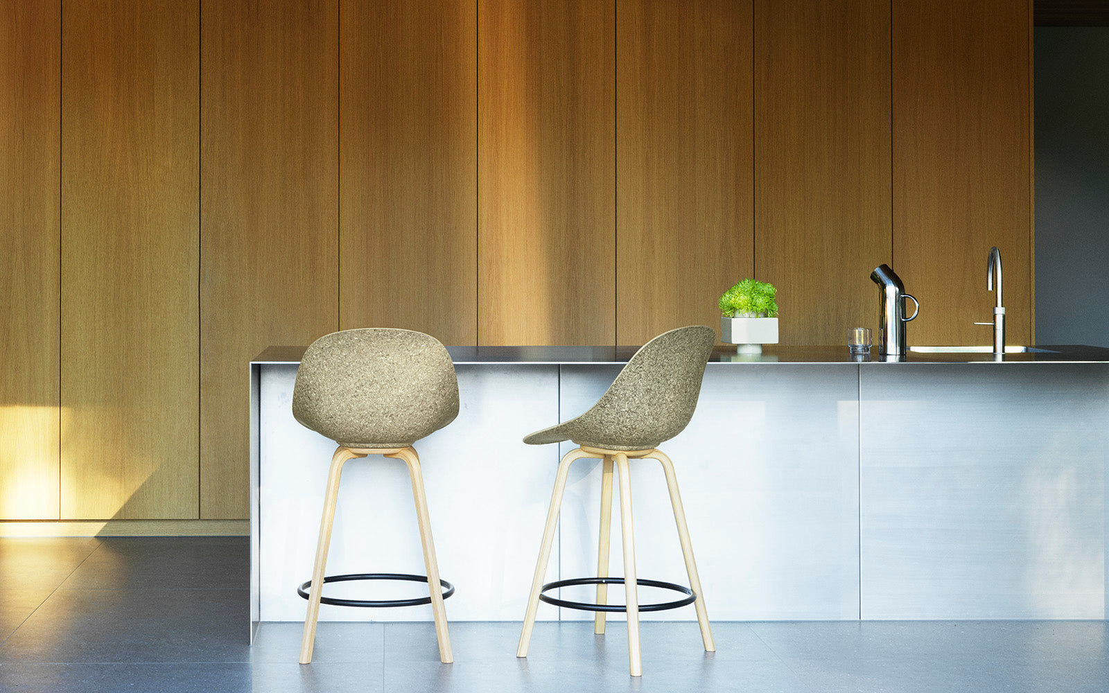 Sessel Bar Stuhl Stuhl Stuhl beige mit einer Creme Basis