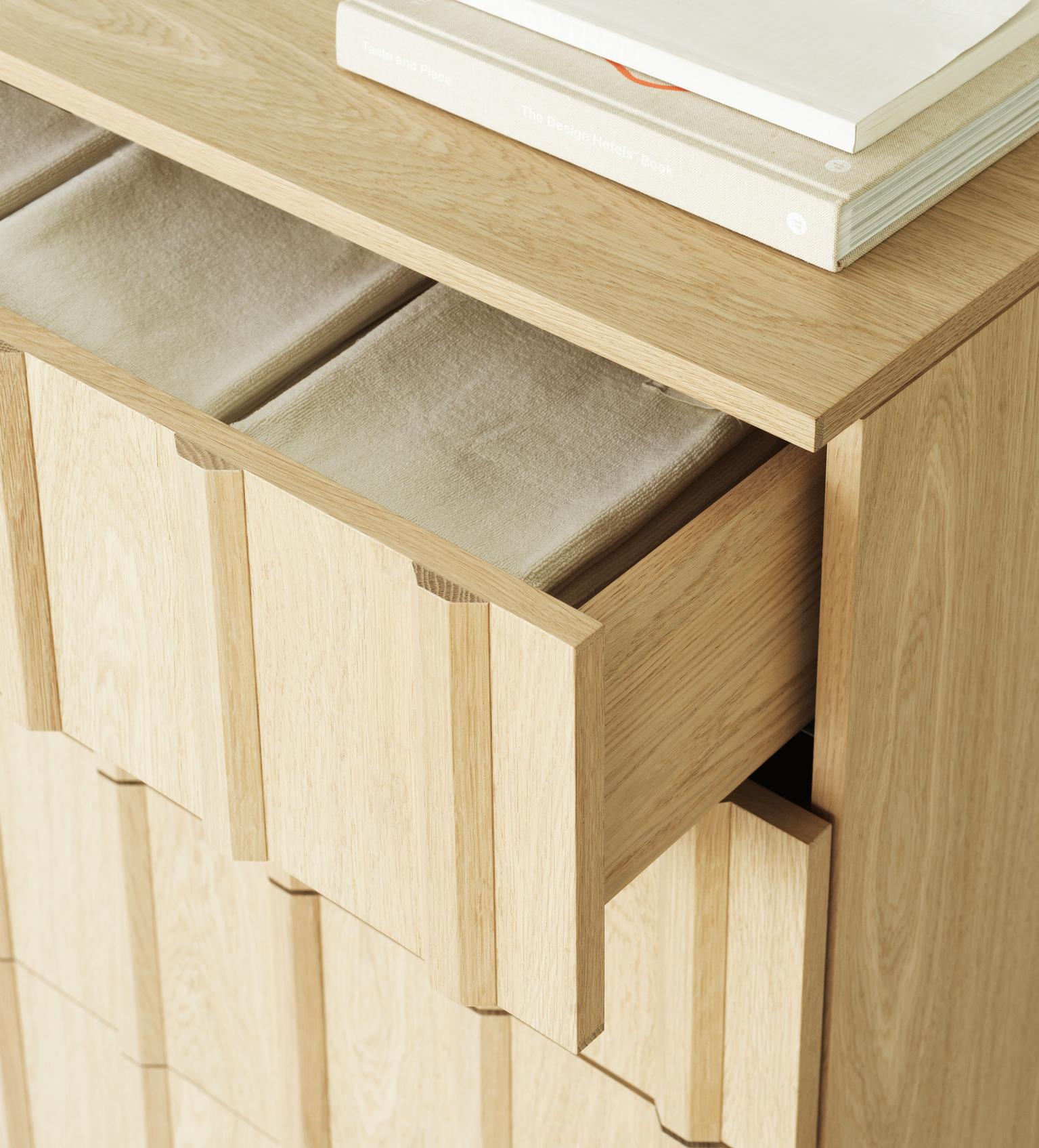 RIB RIB RIB CABINET Oak veneer