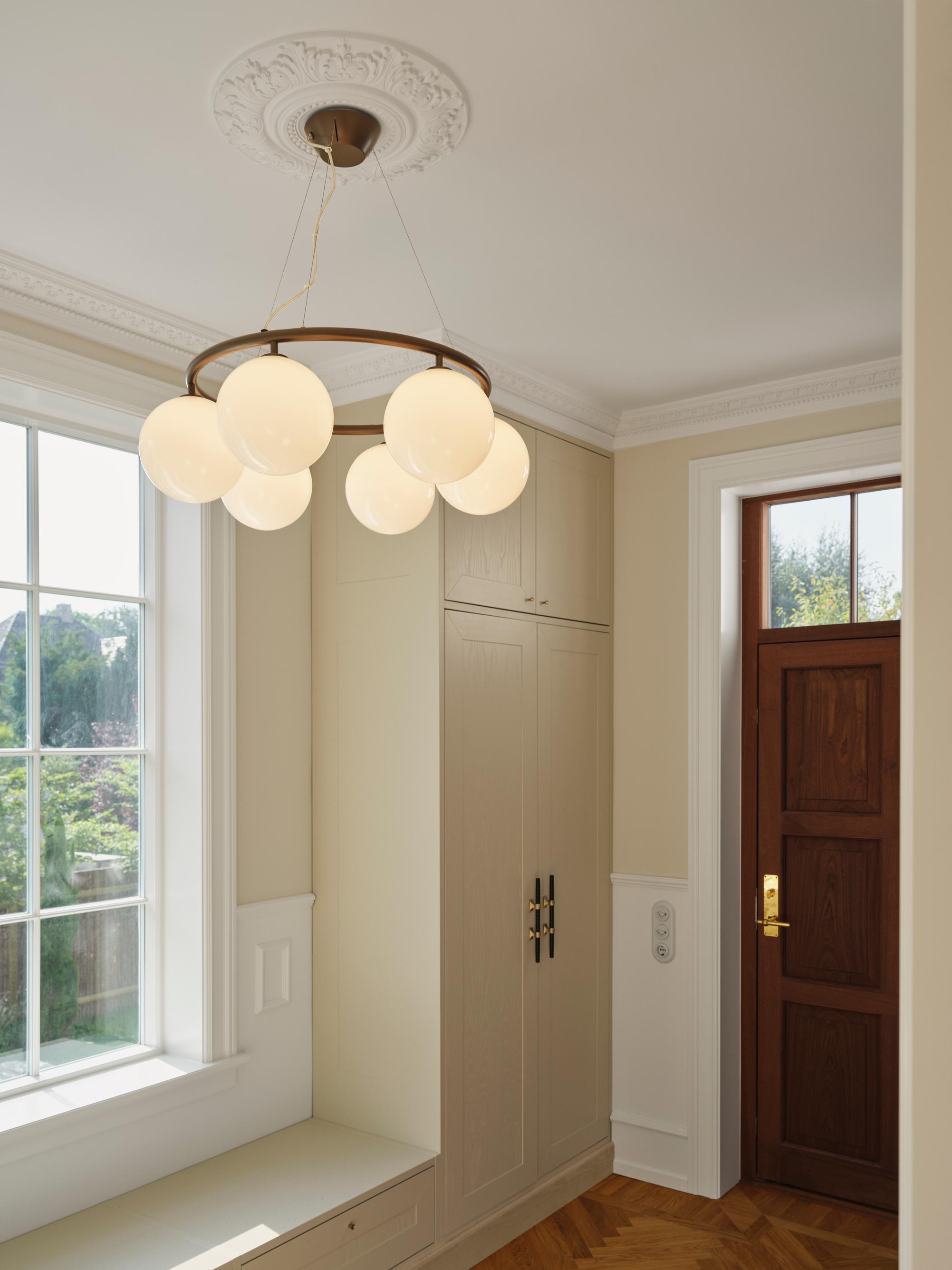 Pendelleuchte MIIRA 6 CIRCULAR dunkelbraun mit opalem Glas