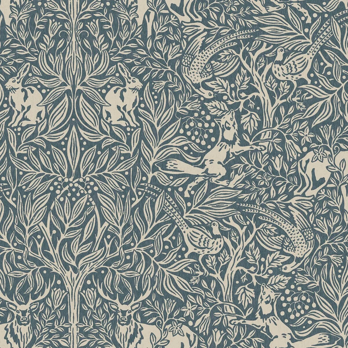 Tapete mit pflanzlichem Muster und Waldmotiv UNTER DEM HOLUNDERBAUM navy mit weiß