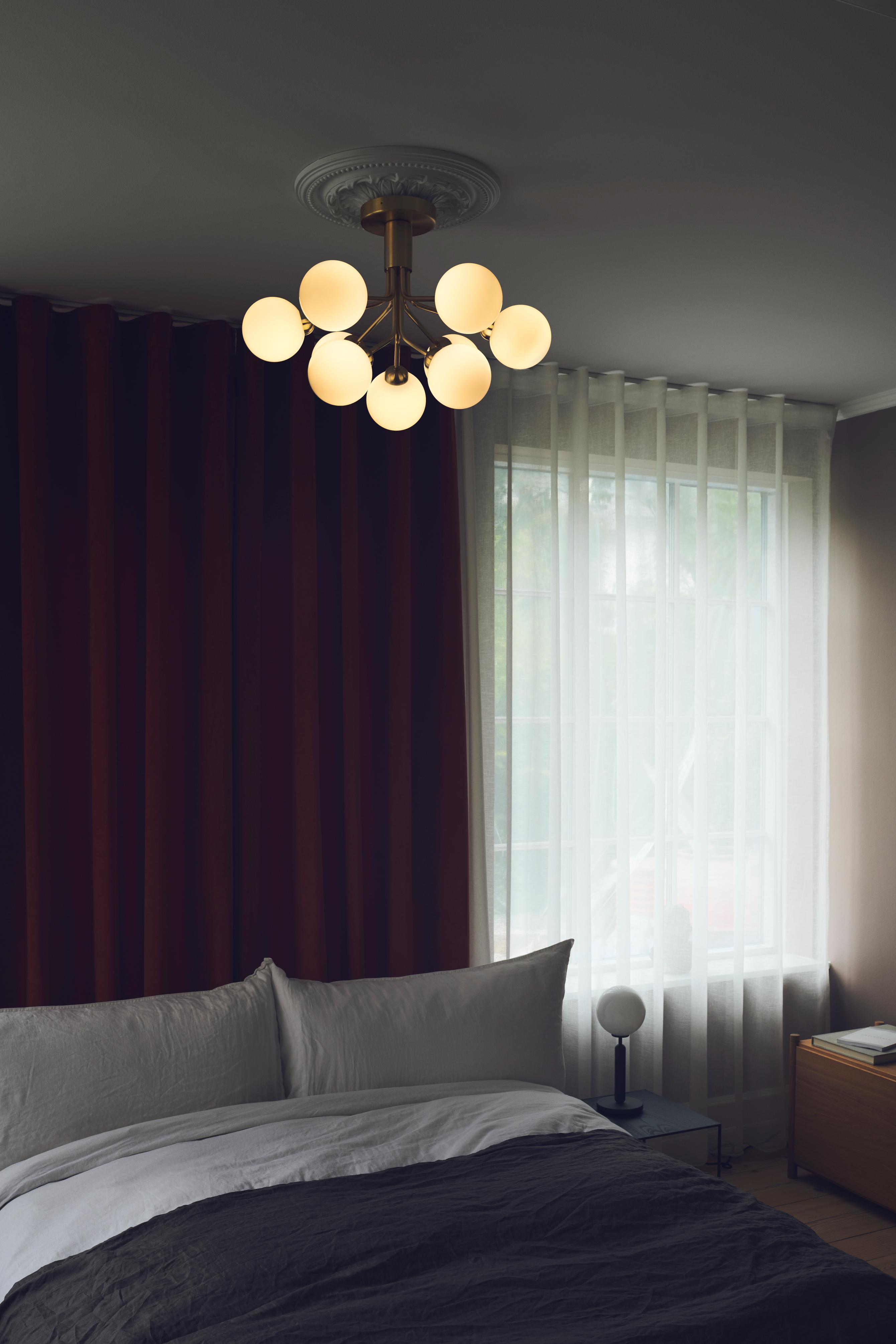 Deckenleuchte APIALES 9 schwarz mit opalem Glas