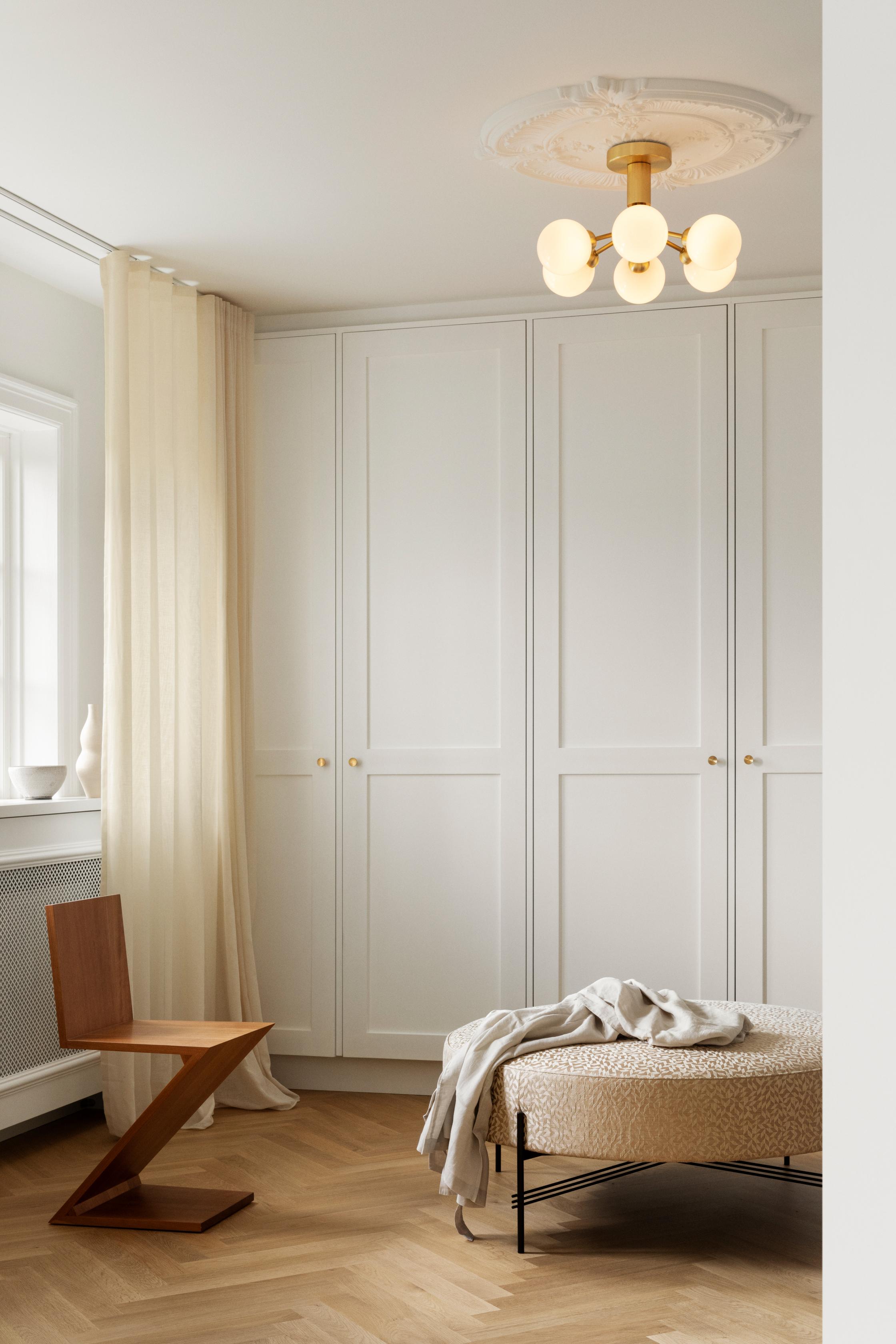 Deckenleuchte APIALES 6 schwarz mit opalem Glas