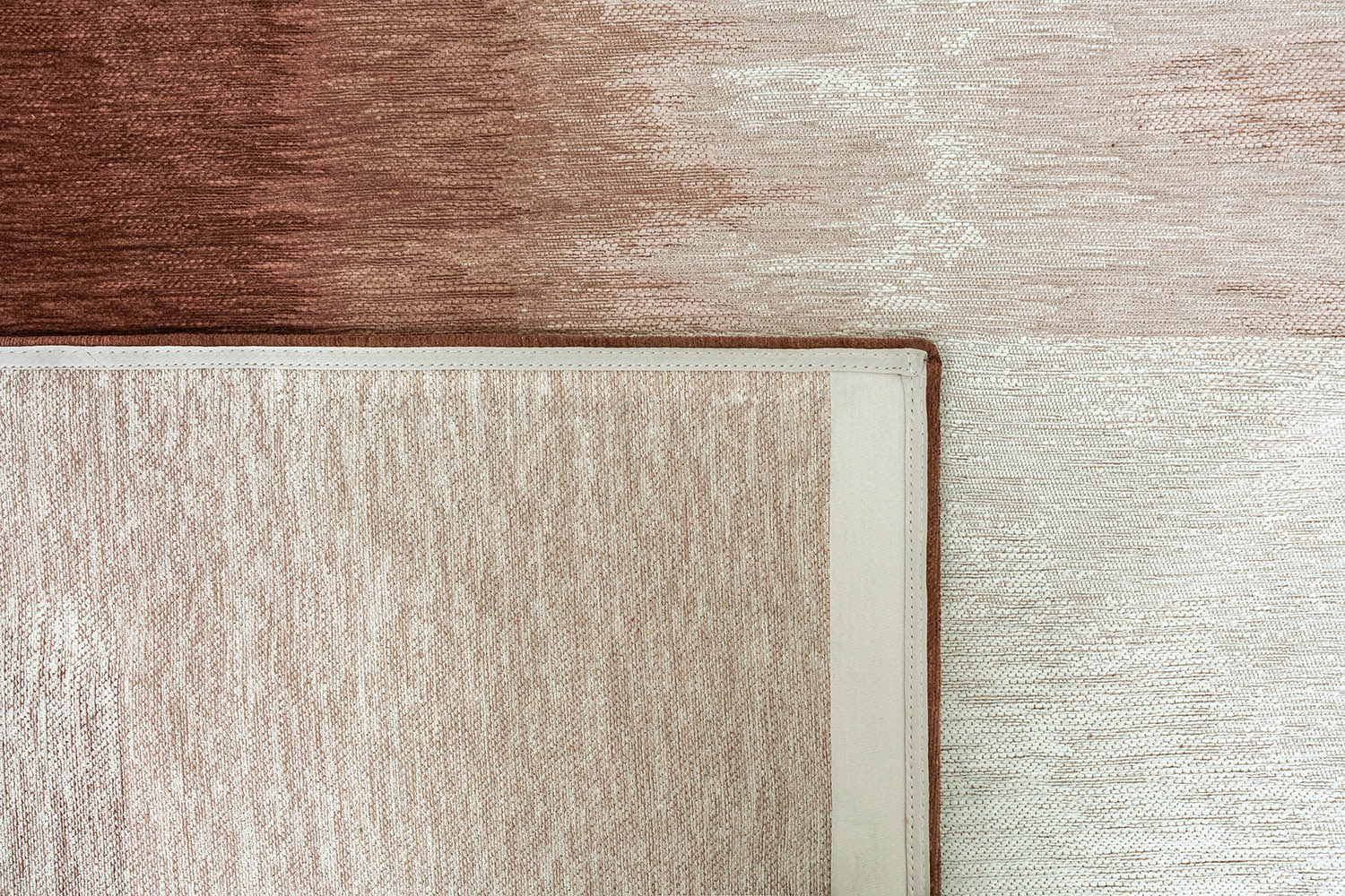 SENDAI rug in burgundy with salmon and white