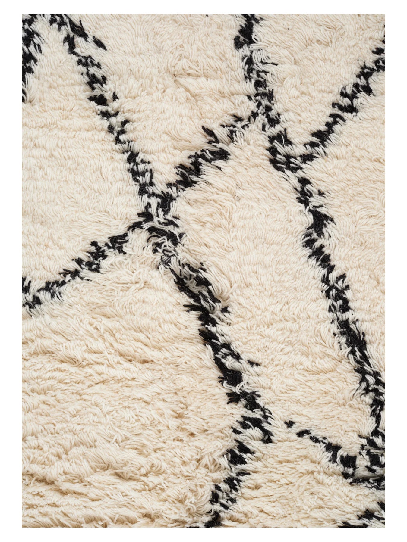 RUFFLE rug white with black pattern