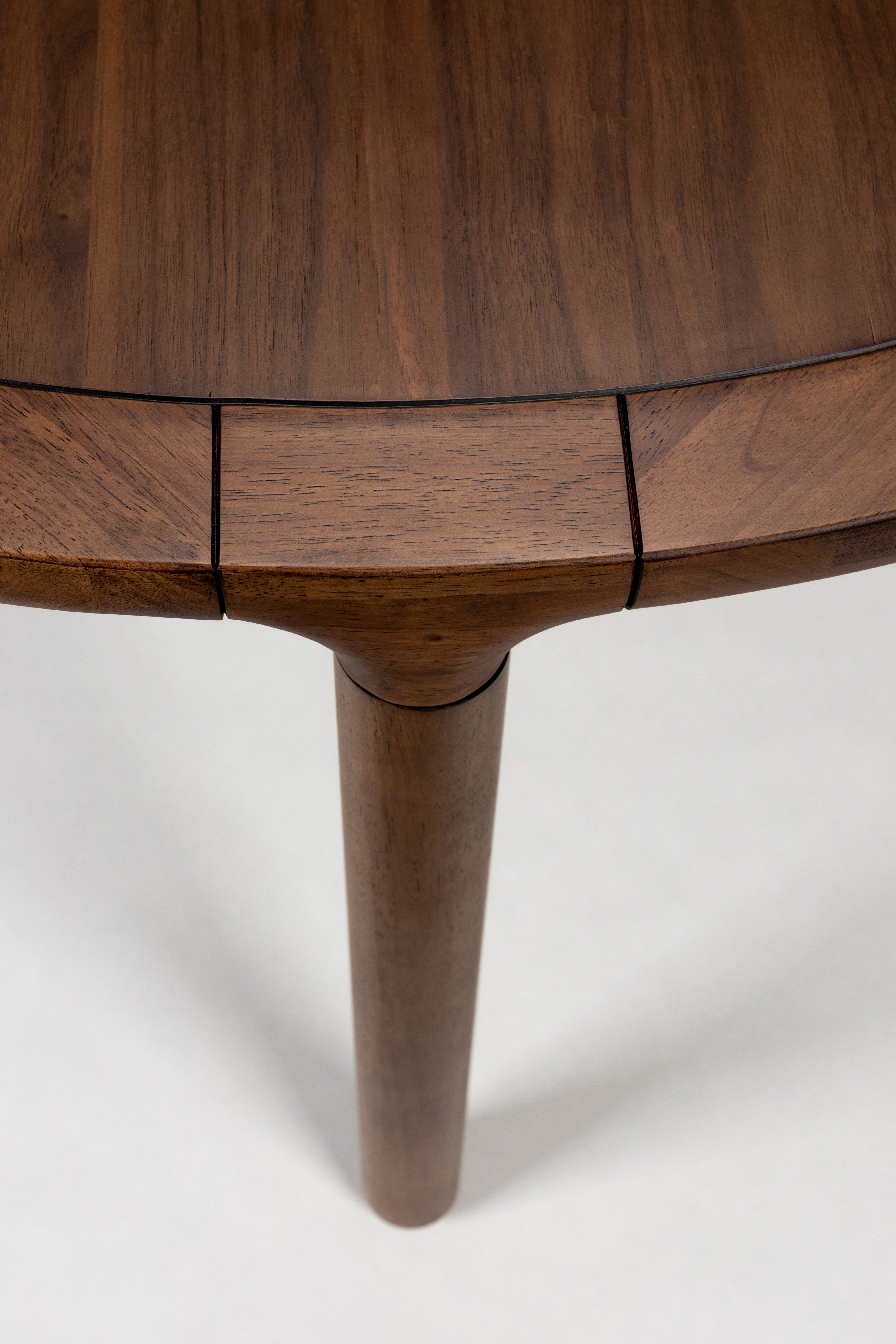 Runder Tisch STORM Nussbaum