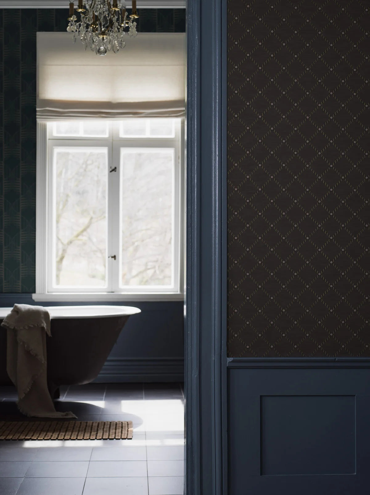 Tapete mit geometrischem Muster GOLDEN TRELLIS braun mit goldenen Akzenten