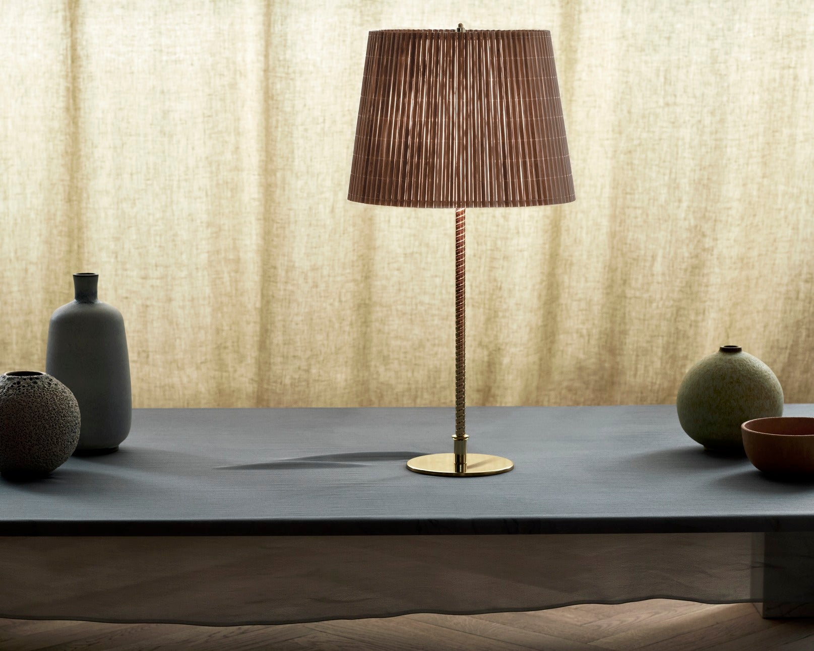 Tischlampe 9205 mit Bambusschirm und goldenem Fuß