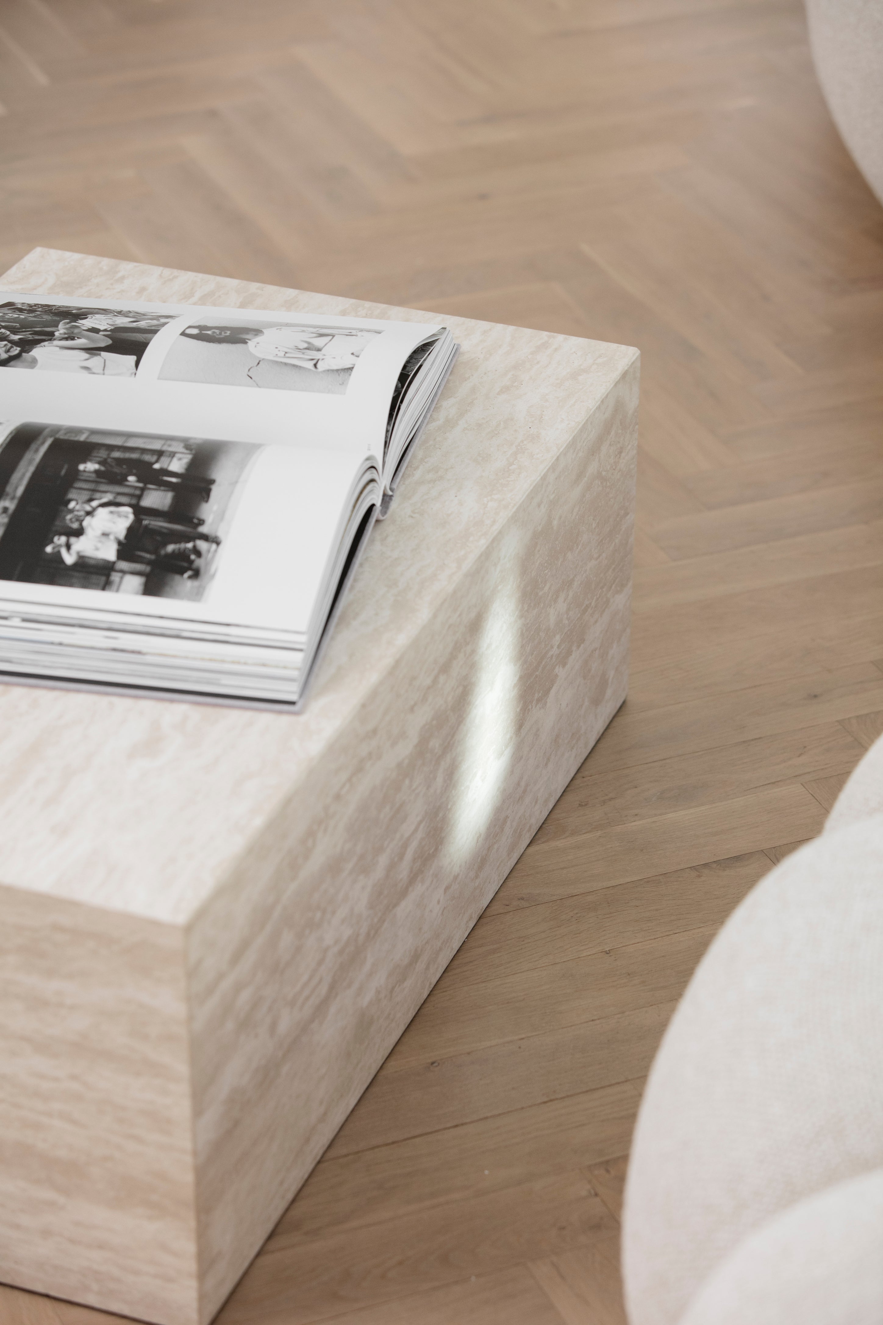 Couchtisch CUBISM grauer Travertin