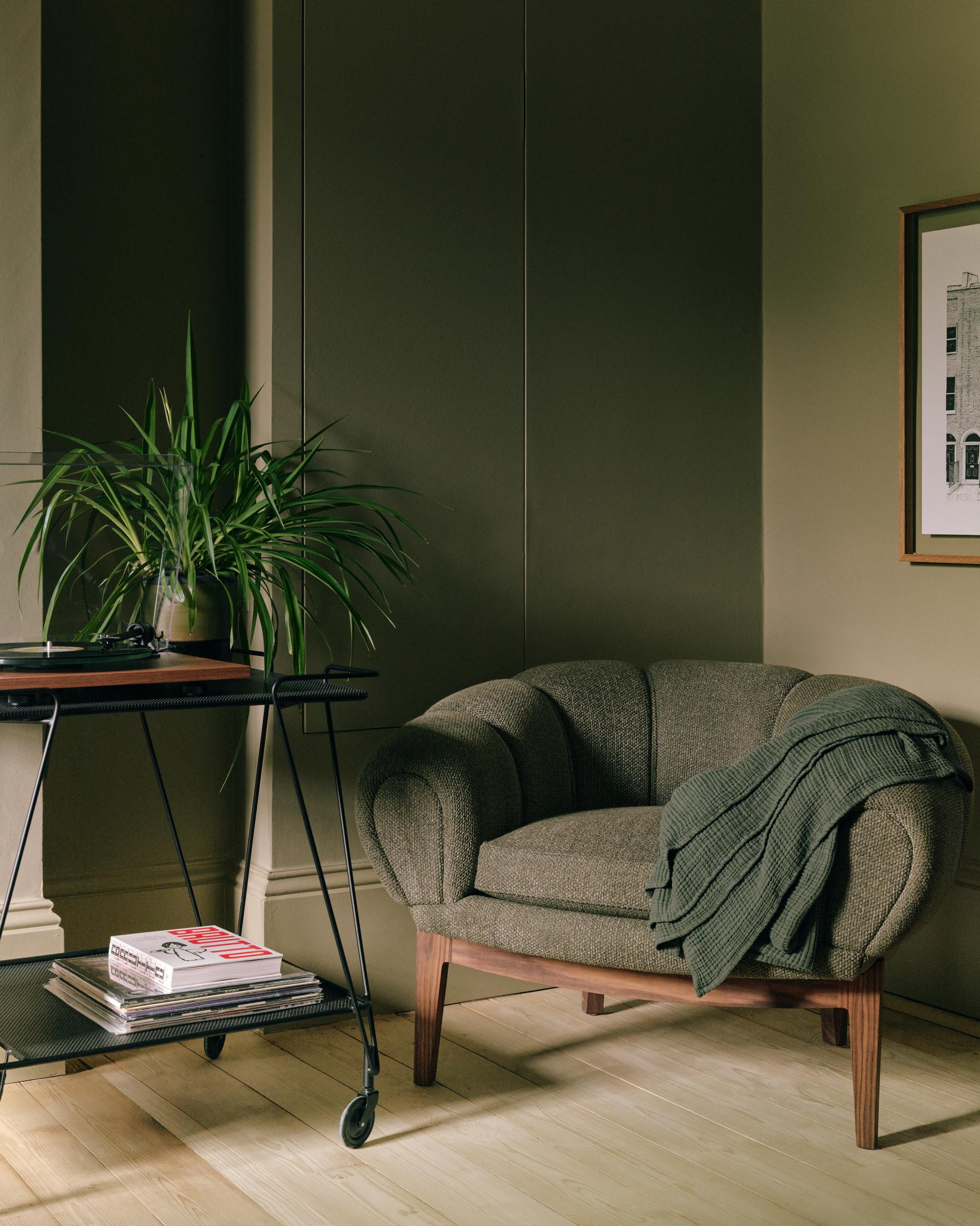 CROISSANT upholstered armchair with an oak base