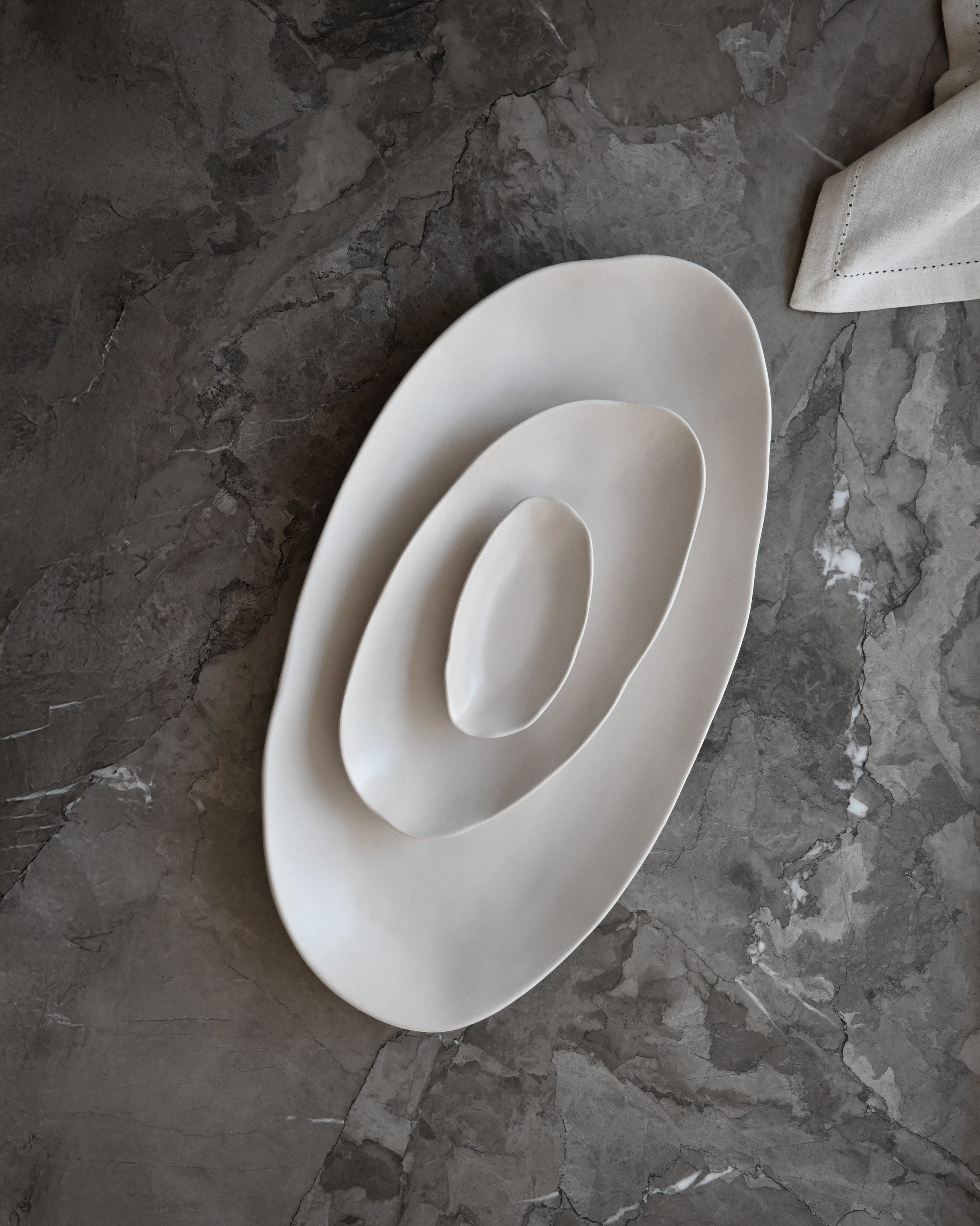 Set ovaler Tabletts NATIVE weiße Steinzeug