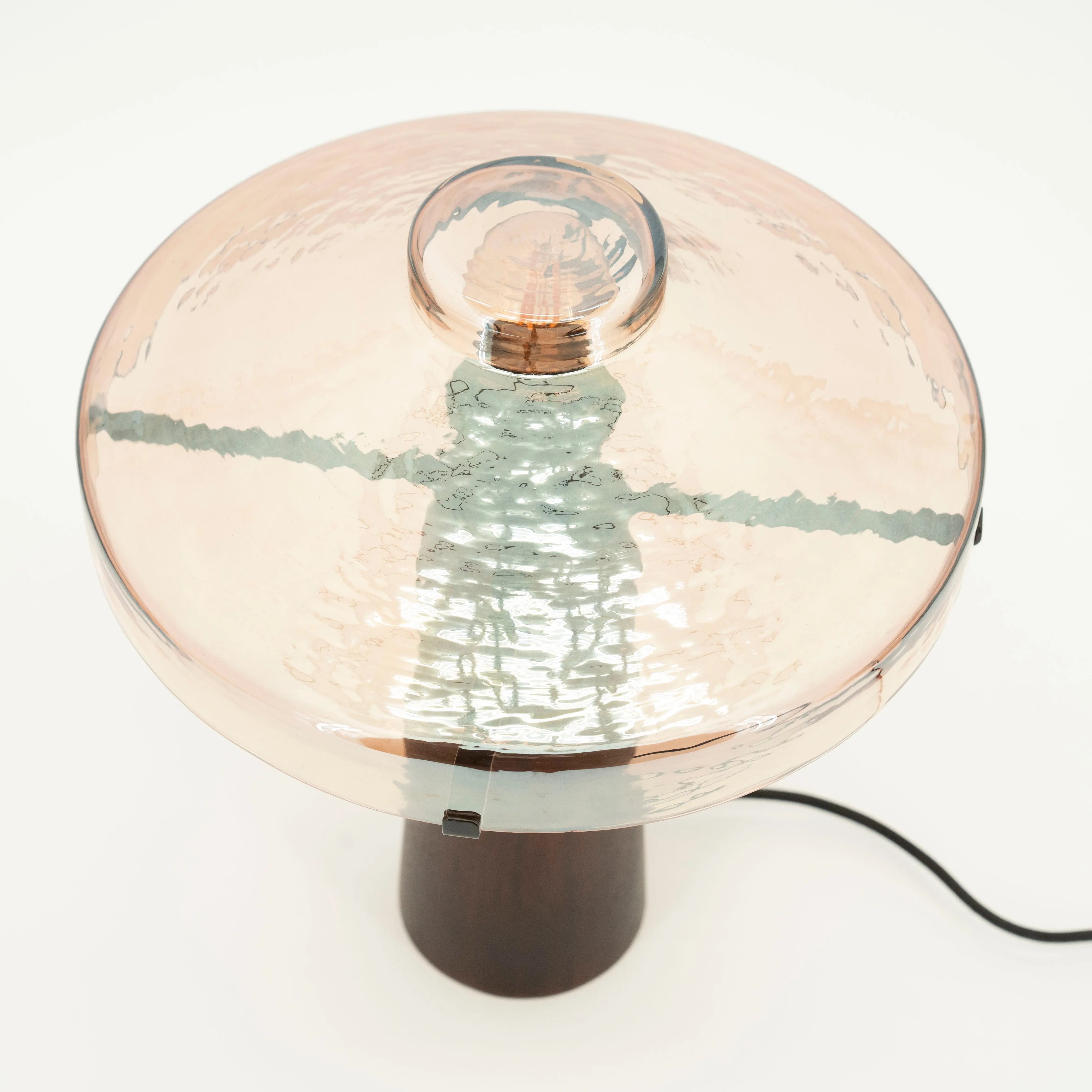 Lampa stołowa DOME drewniana podstawa ze szklanym kloszem – By Boo