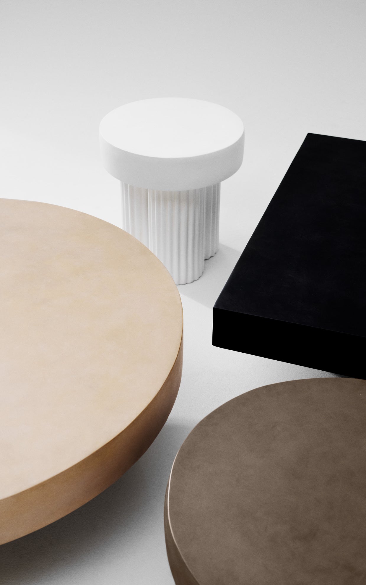 Beiger Beton-Couchtisch GEAR